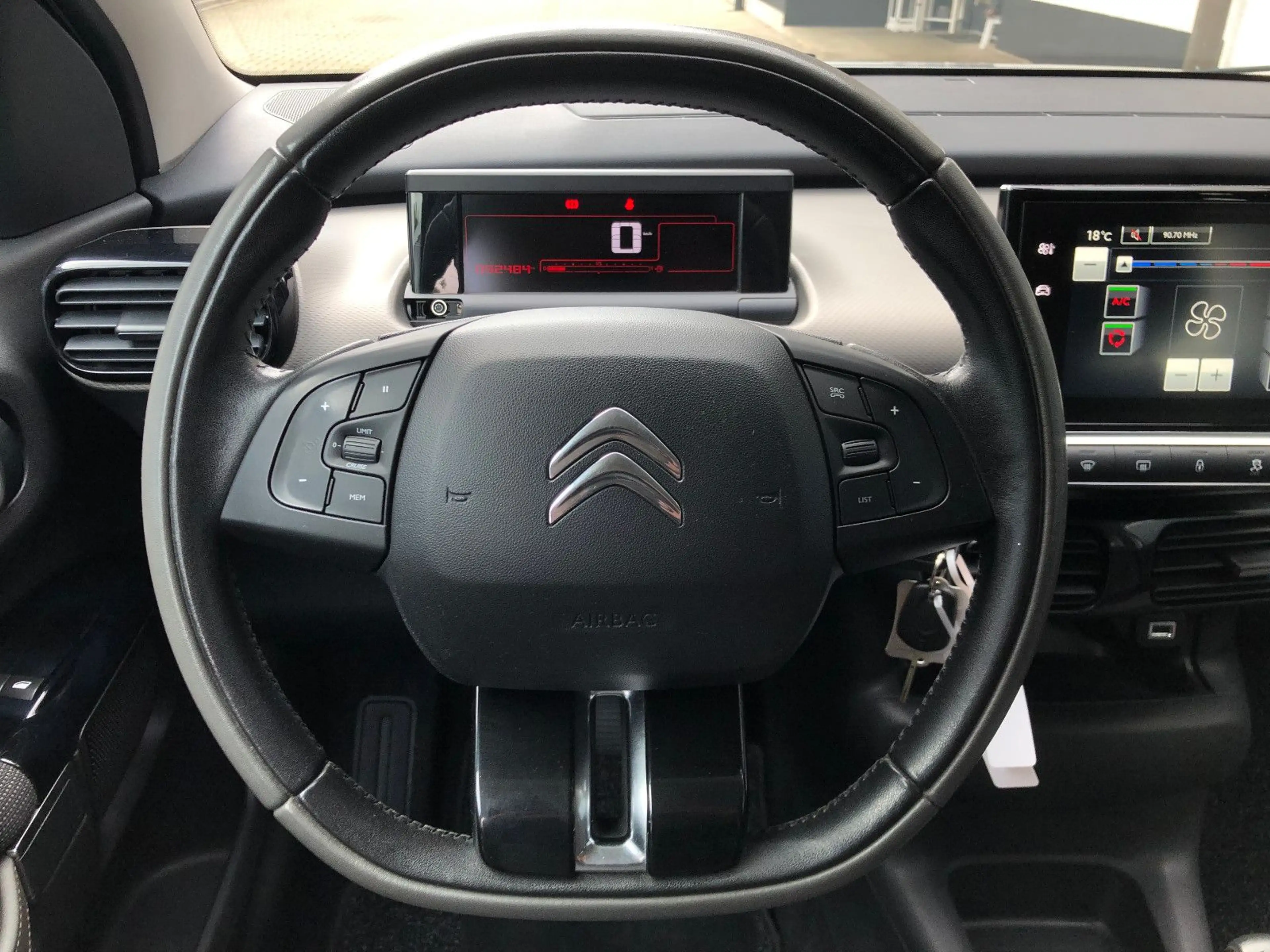Citroen C4 Cactus Feel Edition Navi SHZ Kamera Tempomat — photo 15