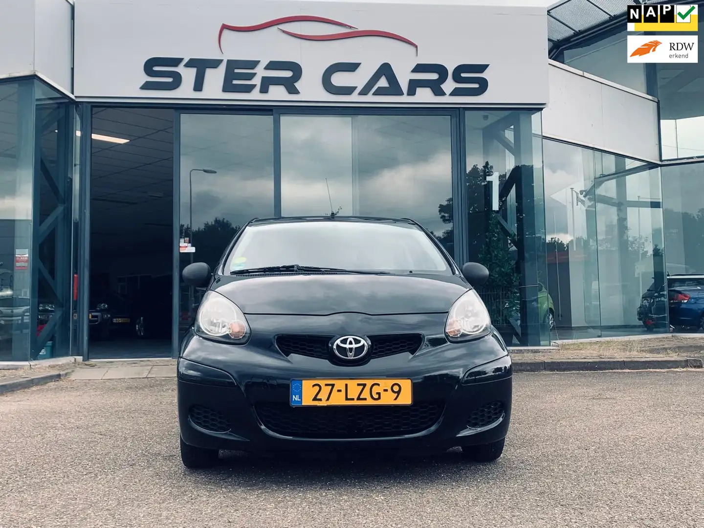 Toyota Aygo 1.0-12V Access, 5 Deurs, Airco, APK, NAP Nero - 1