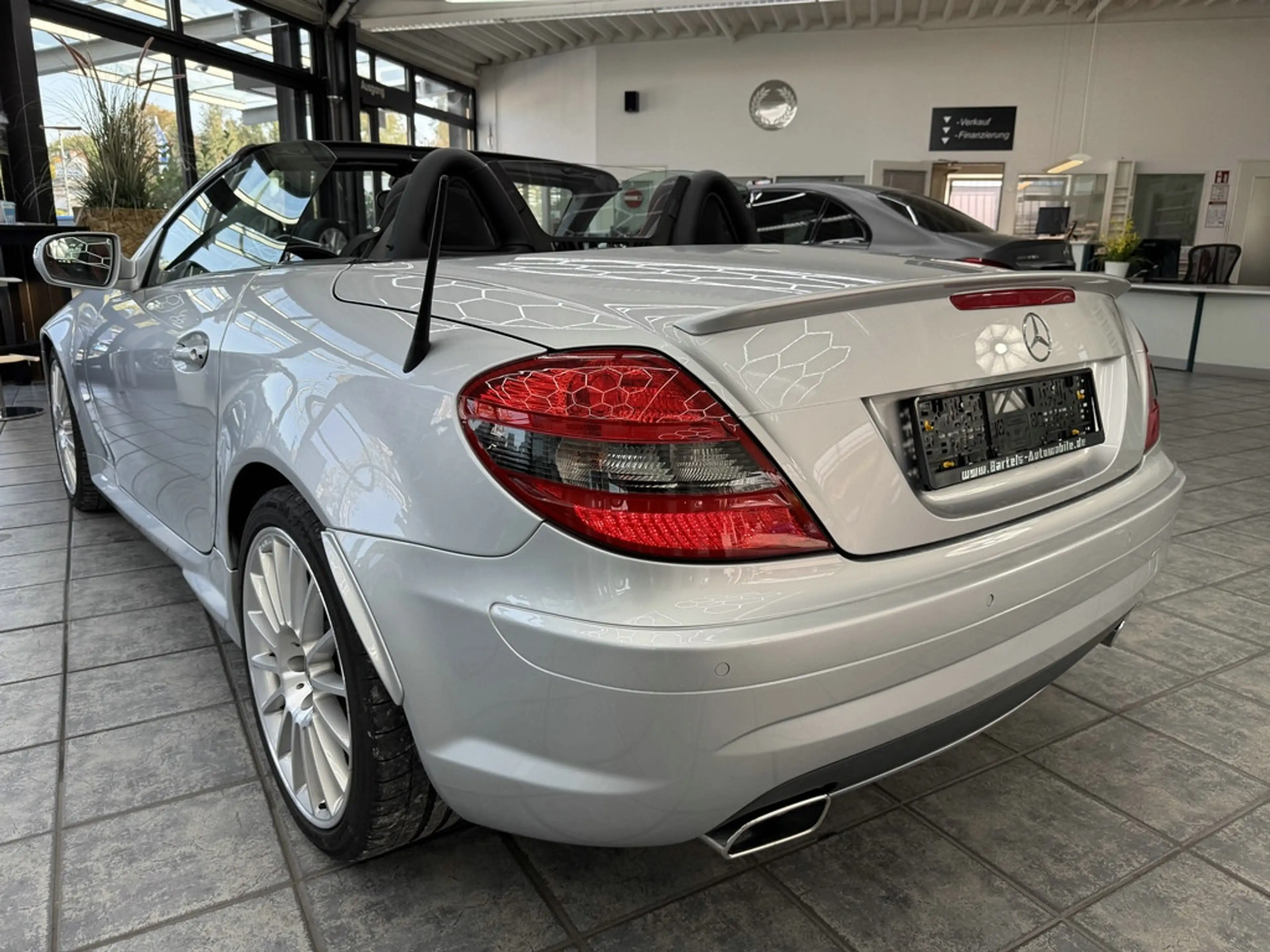 Mercedes-Benz SLK 300 V6 AMG-Line, Leder, Bi-Xenon, Airscarf — photo 13