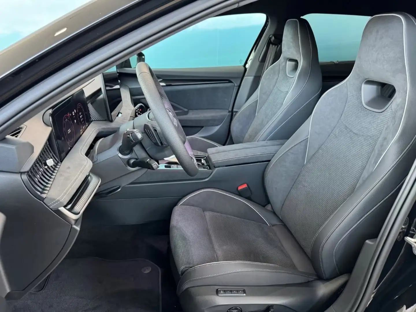 Skoda Superb NEW MODEL 20TSI DSG 4X4 SPORTLINE 204PK DCC/19 Zwart - 2