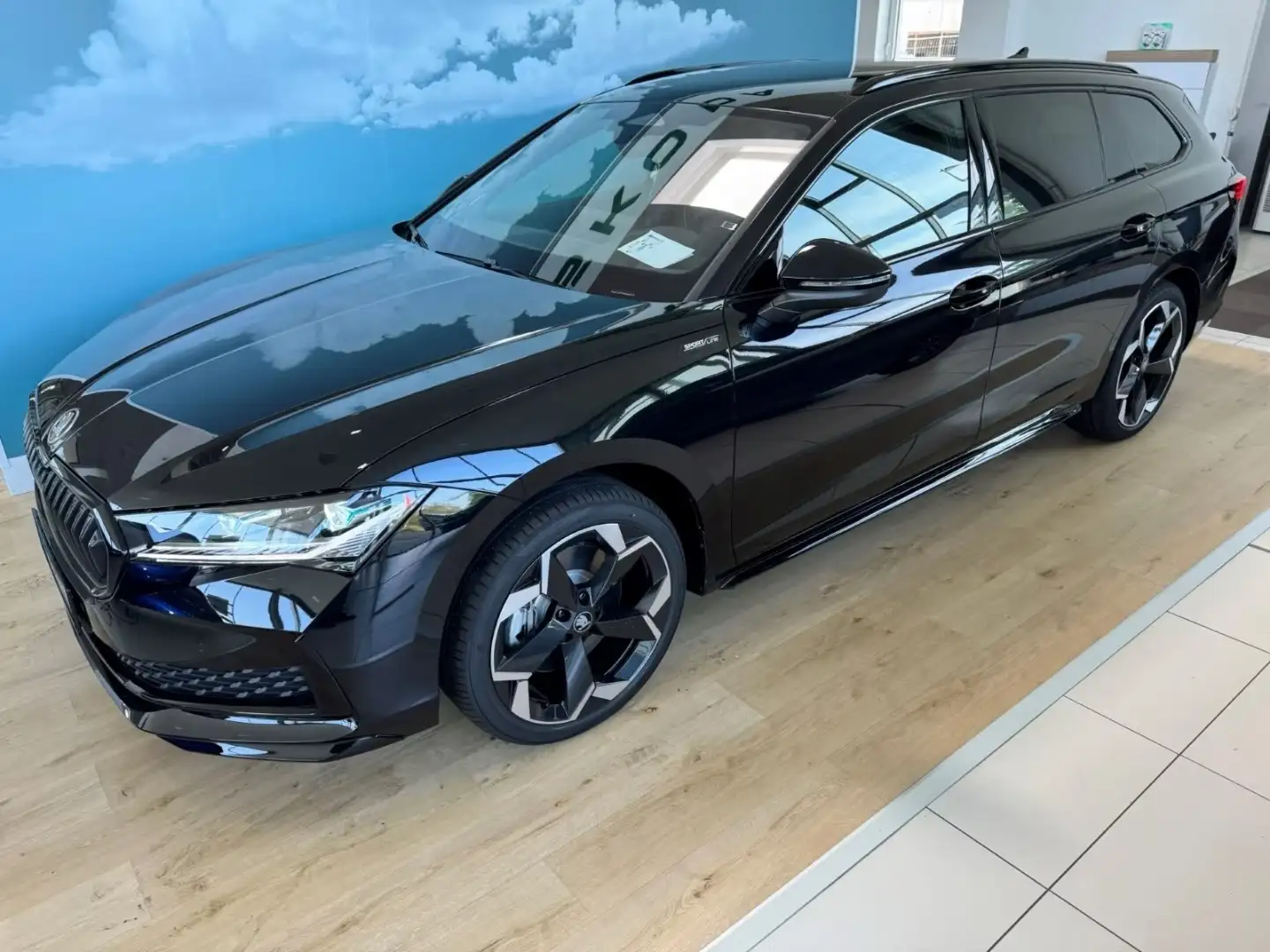 Skoda Superb NEW MODEL 20TSI DSG 4X4 SPORTLINE 204PK DCC/19 Zwart - 1