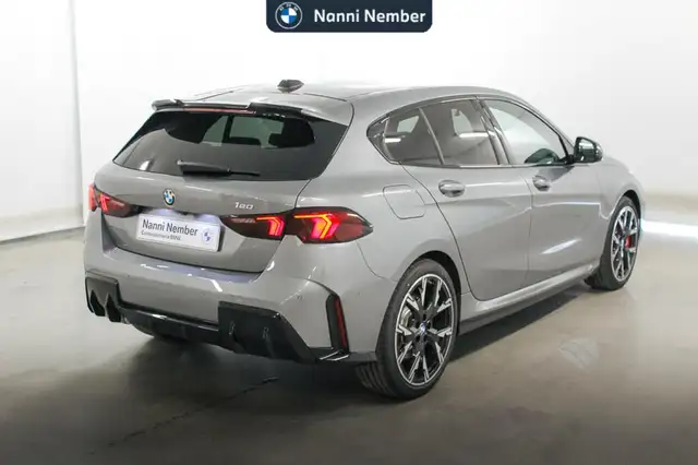BMW 1 Series view 3