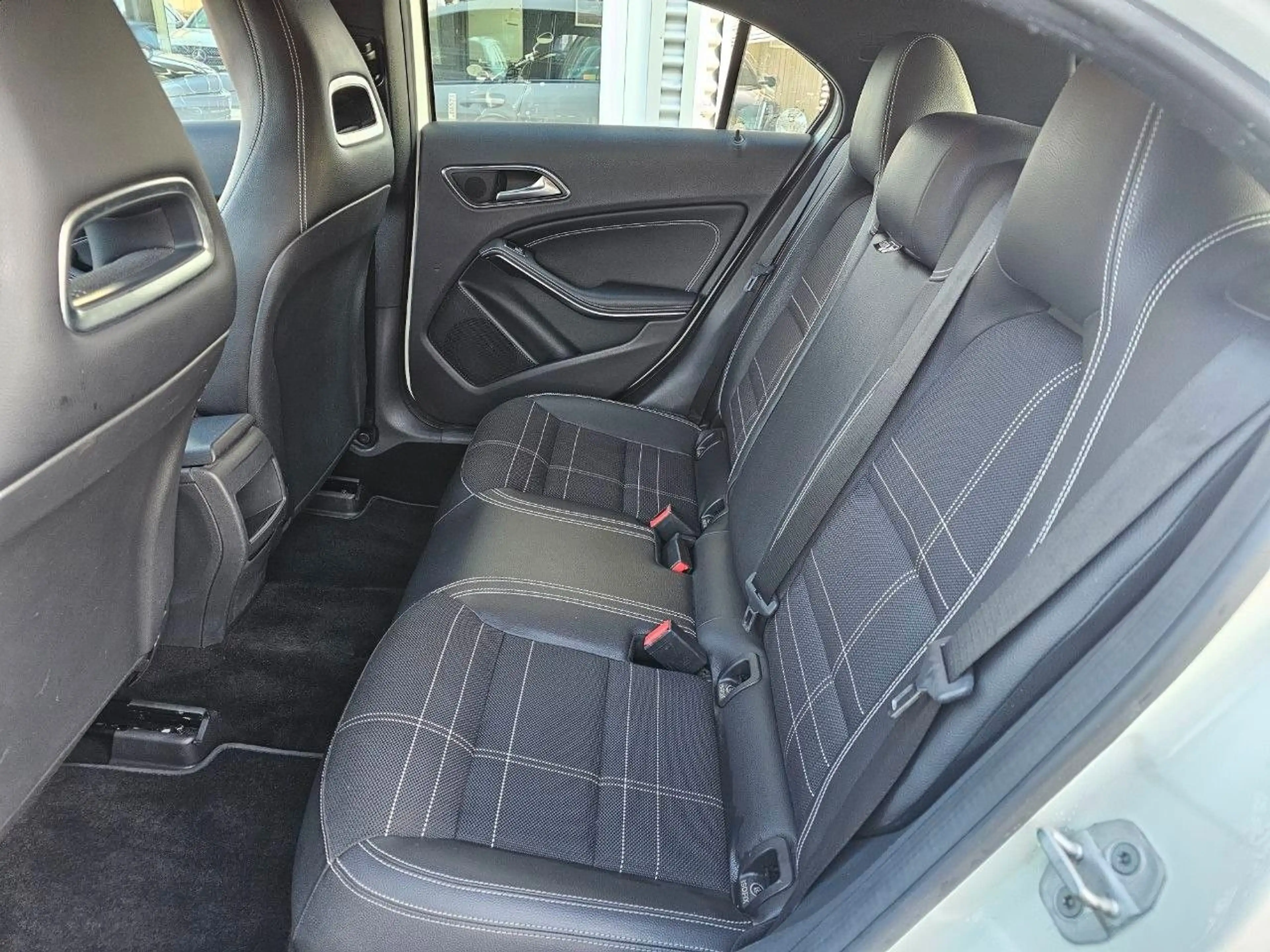 Mercedes-Benz A 180 CDI / d BlueEfficiency Automatik — photo 11
