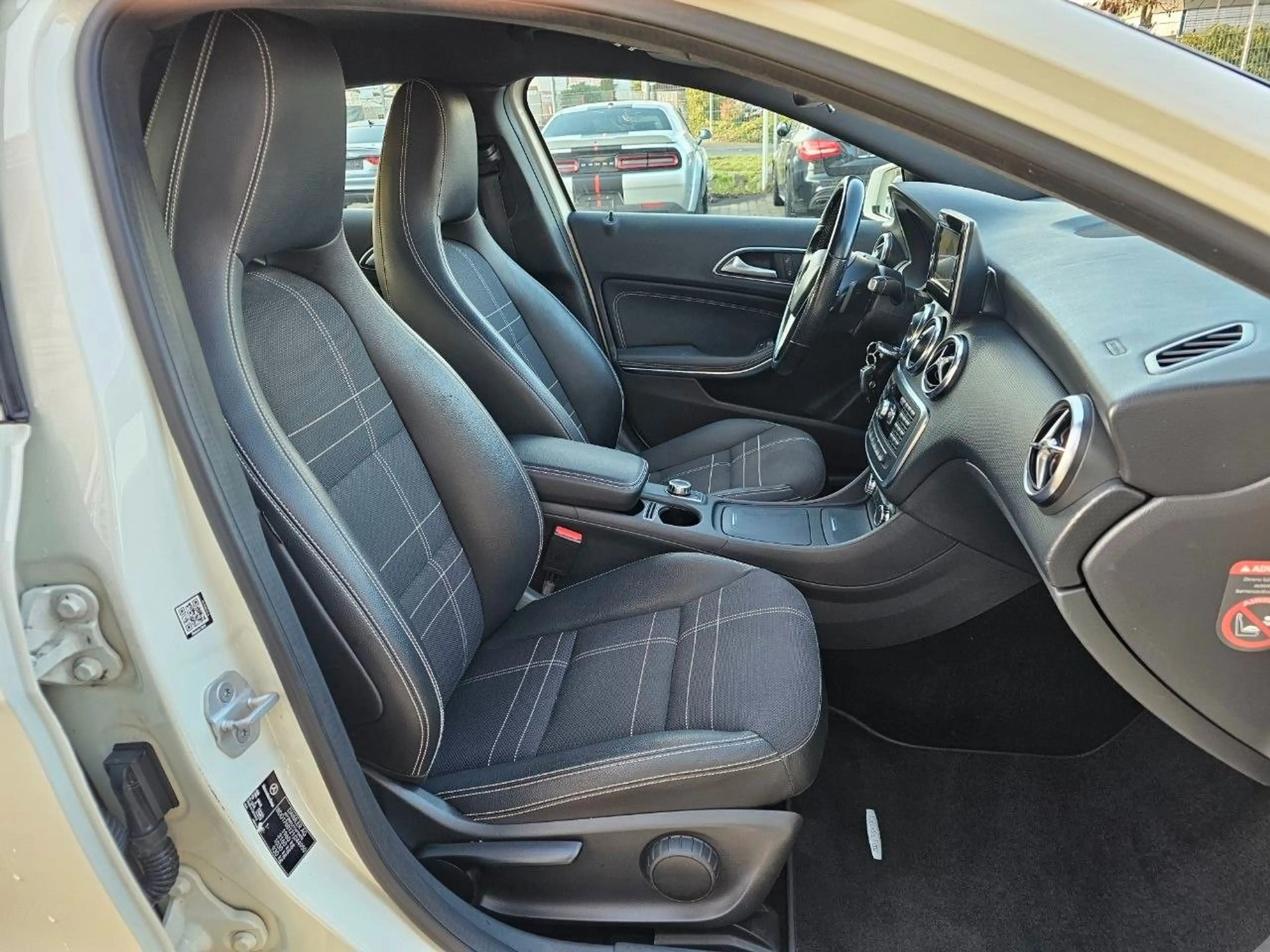 Mercedes-Benz A 180 CDI / d BlueEfficiency Automatik — photo 14