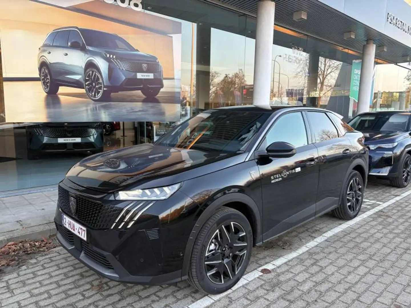 Peugeot 3008 3 1.2 HYBRID 145 e-DSC6 GT Zwart - 1
