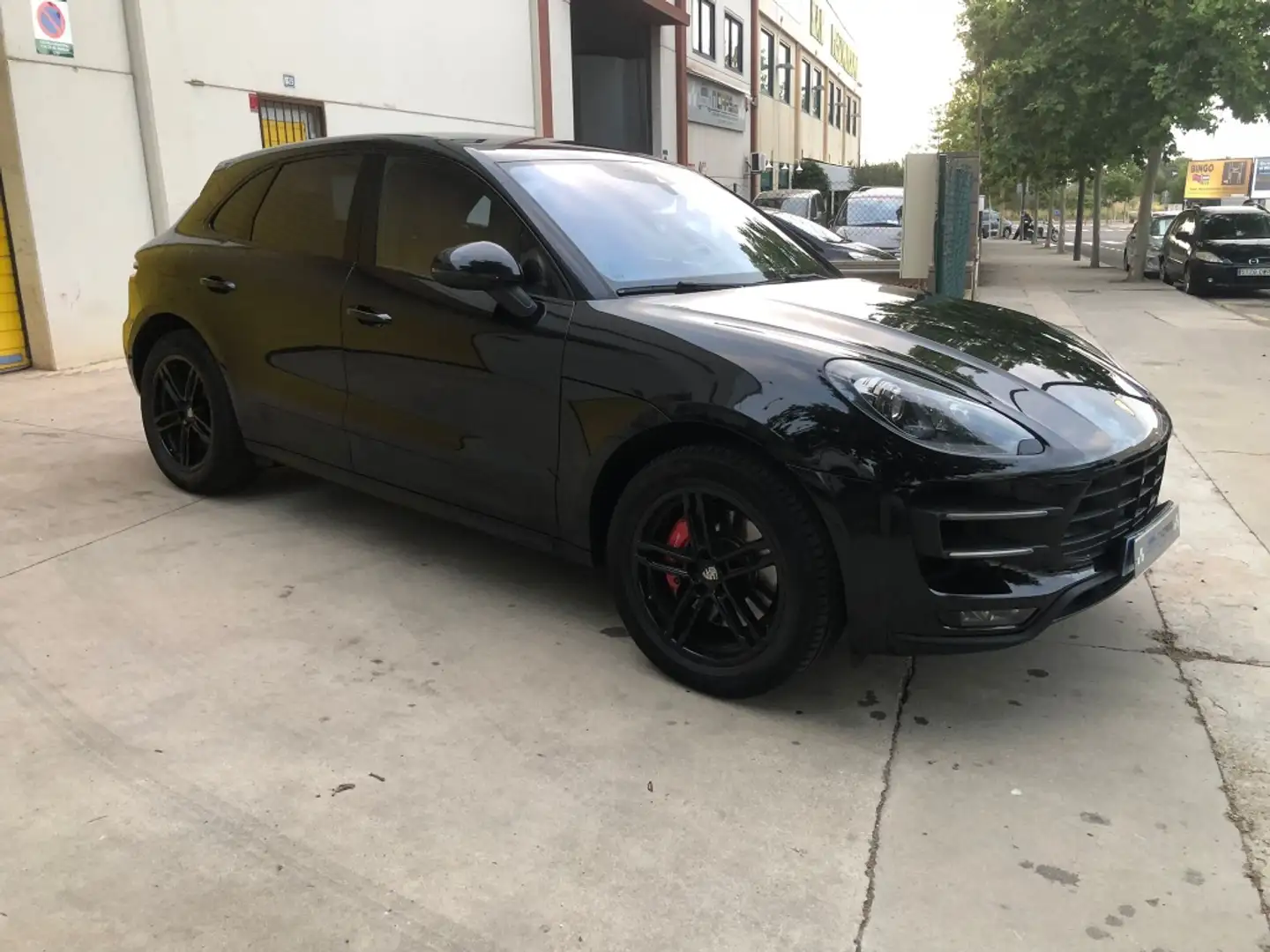 Porsche Macan Turbo Aut. Zwart - 2