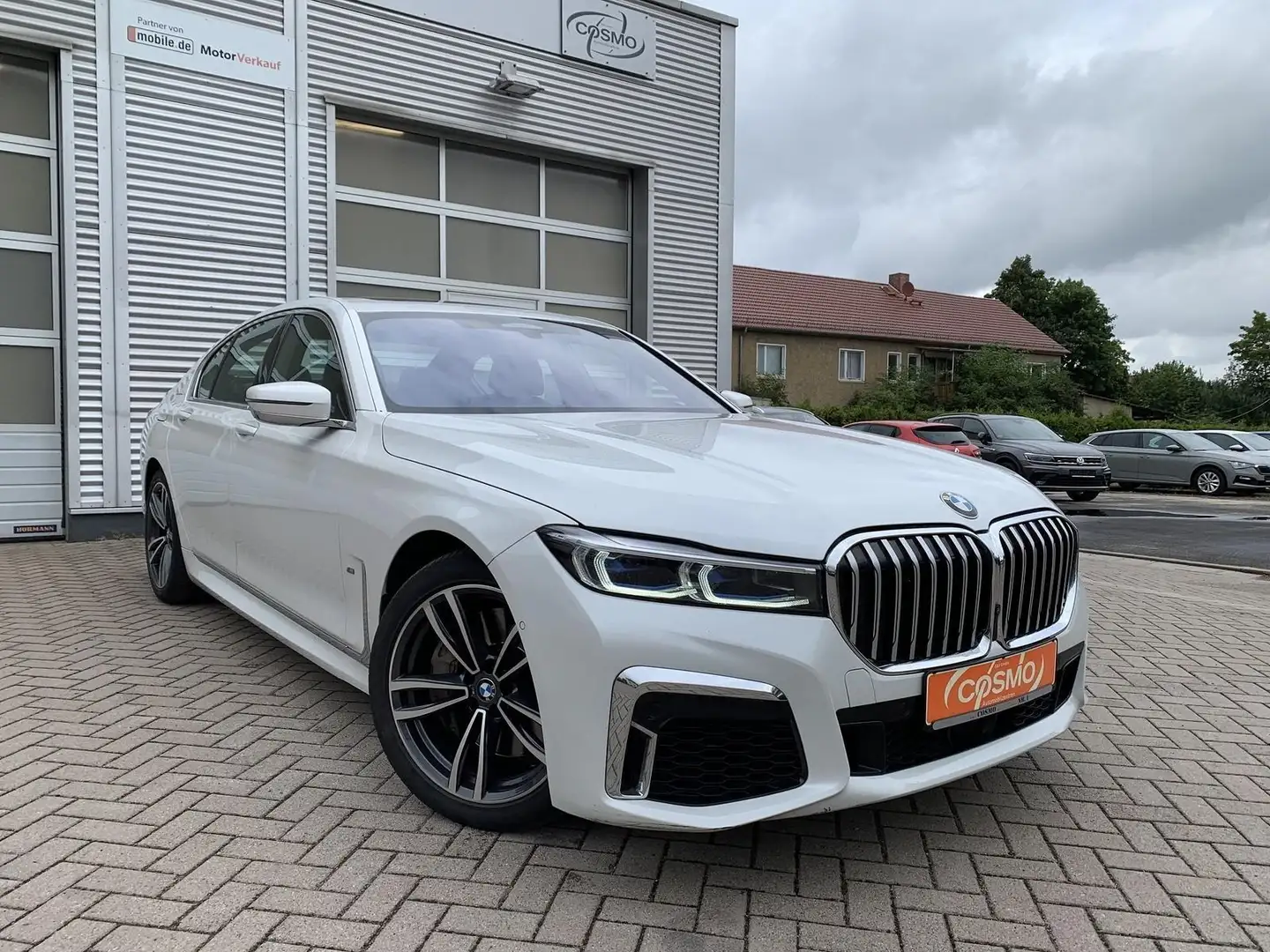 BMW 740 d xDrive M Sport Limousine Standhzg+TV+HK+GSD Weiß - 1