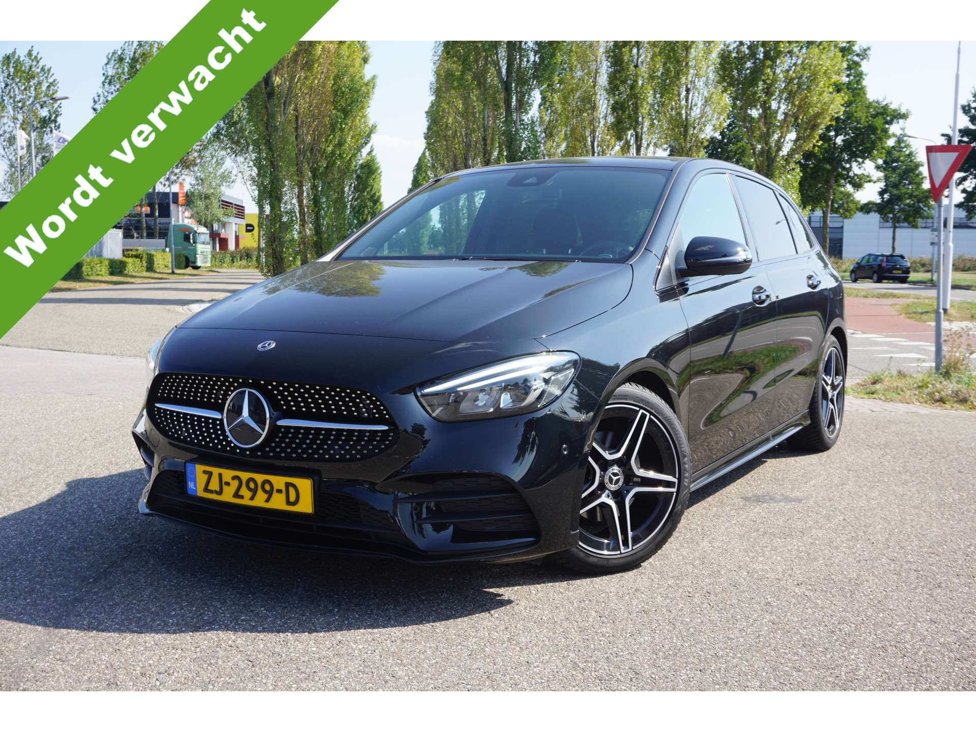 Mercedes-Benz B 180