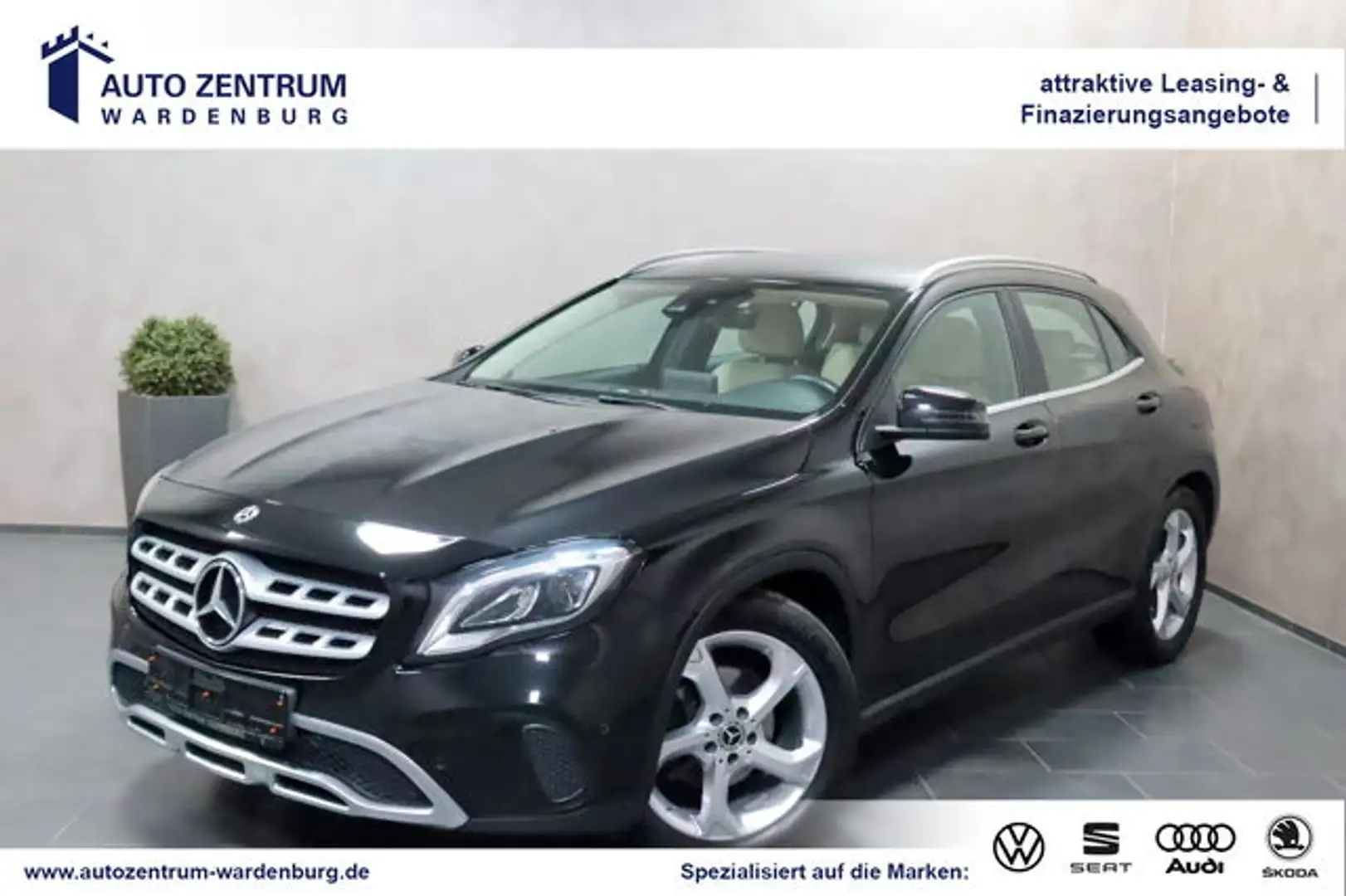 Mercedes-Benz GLA 200 Aut. Urban LED NAVI LEDER SHZ PDC TEMPO Schwarz - 1