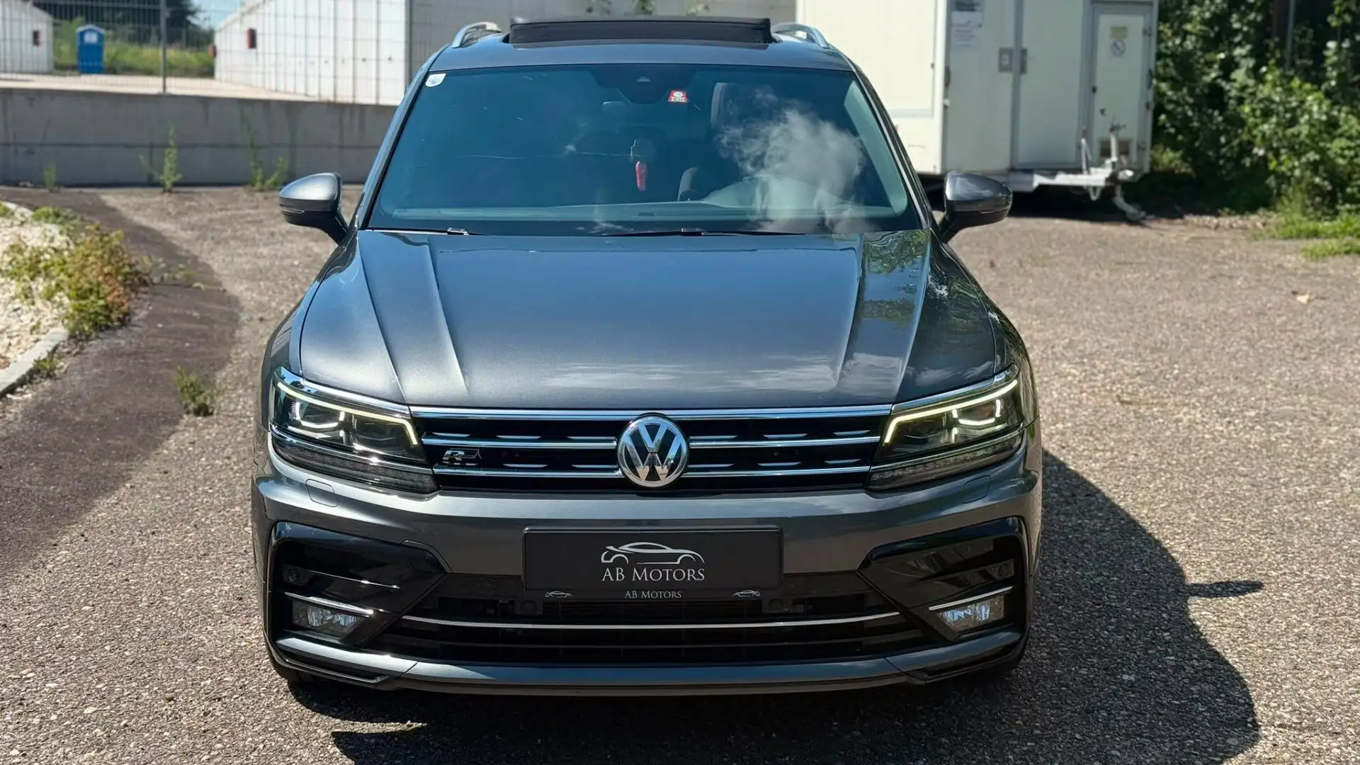 Volkswagen Tiguan 2.0 TDI BMT Highline 4Motion Grau - 2