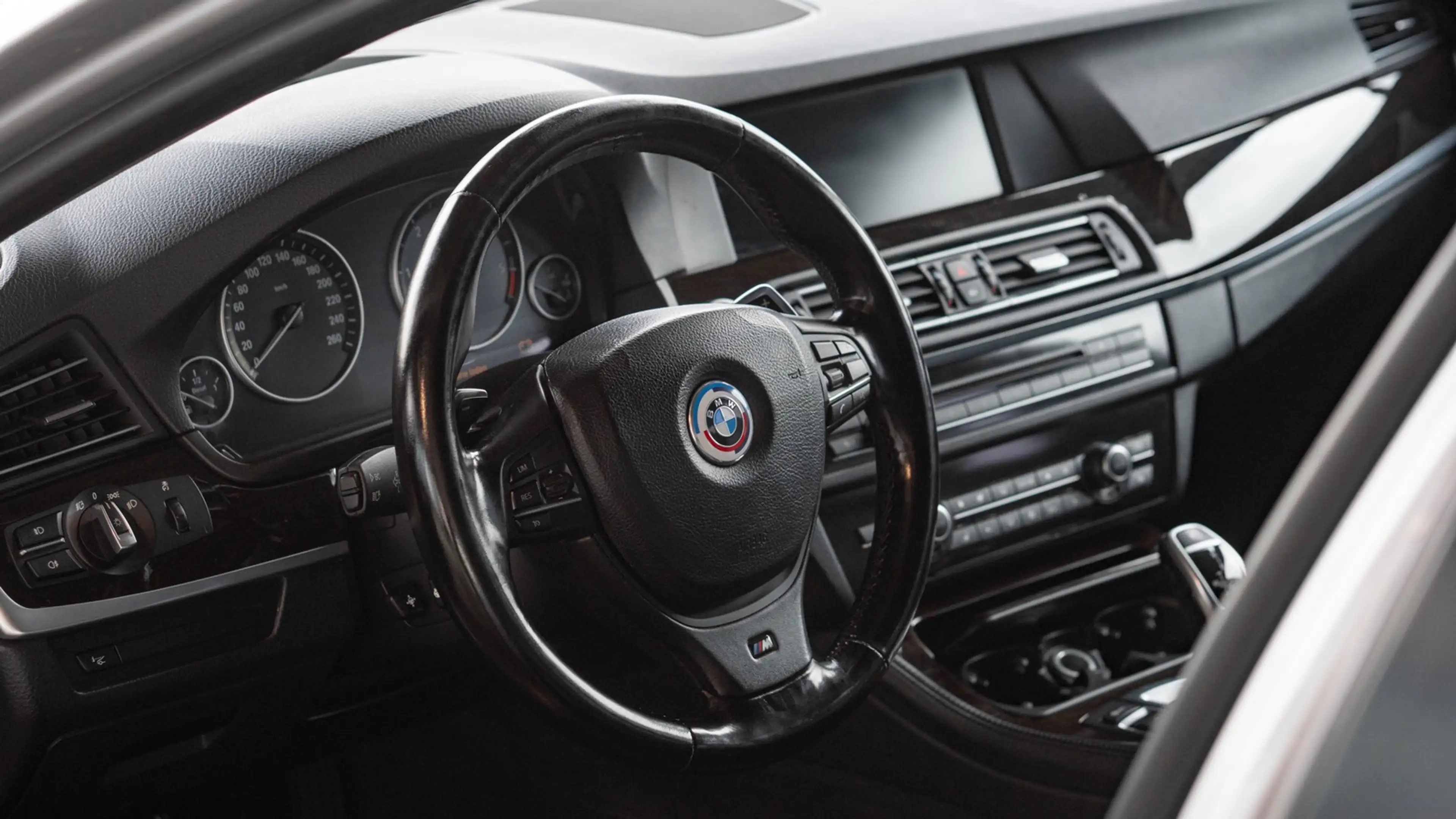 BMW 535 d M PAKET *HUD*360°*SOFTCLOSE*STANDHZG* — photo 10