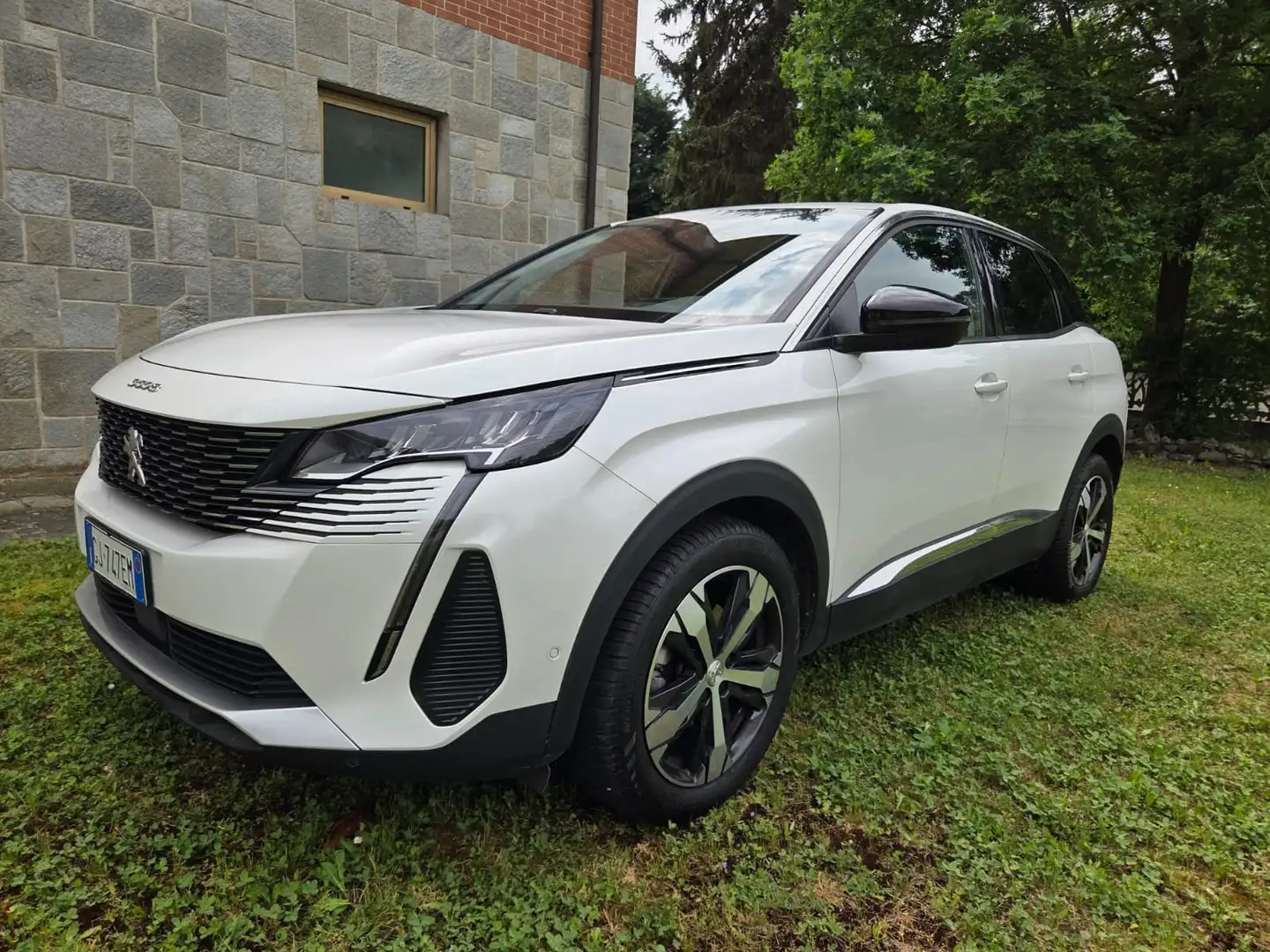 Peugeot 3008 II serie (2021) 1.2 AllurePack + 4 ruote invernali Bianco - 1