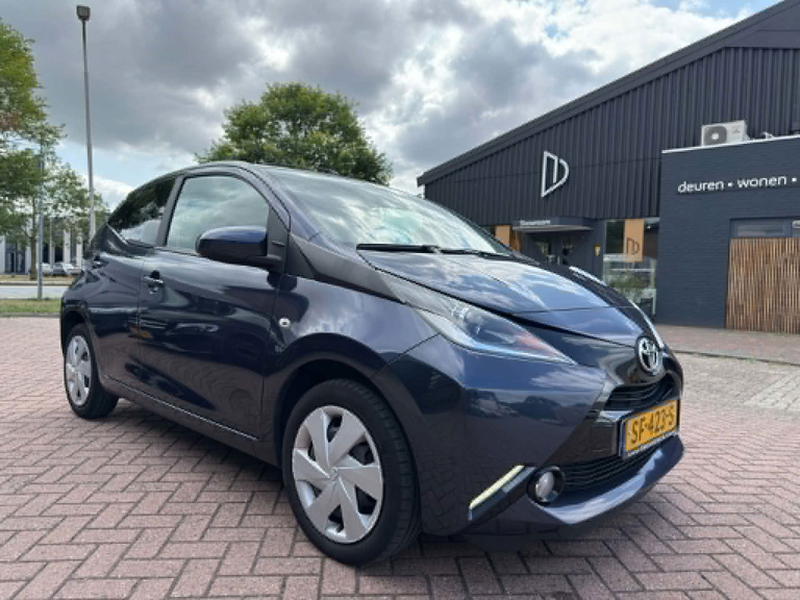 Toyota Aygo 1.0 VVT-i x-play \ automaat \ camera \ e1 — photo 2