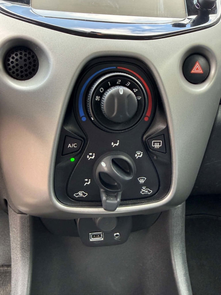 Toyota Aygo 1.0 VVT-i x-play \ automaat \ camera \ e1 — photo 15