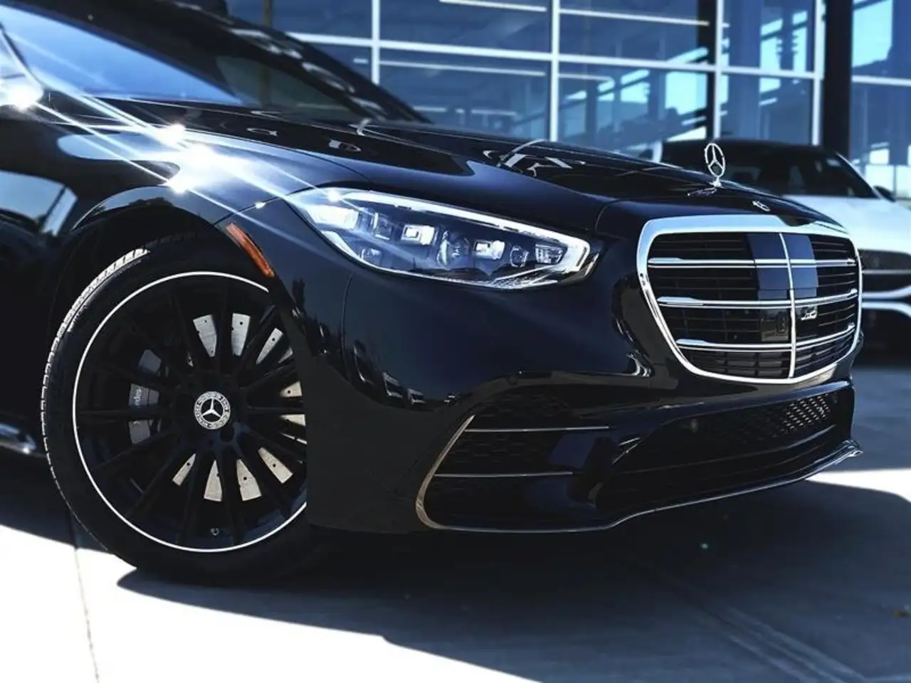 Mercedes-Benz S-Class снимка Mercedes-Benz S-Class