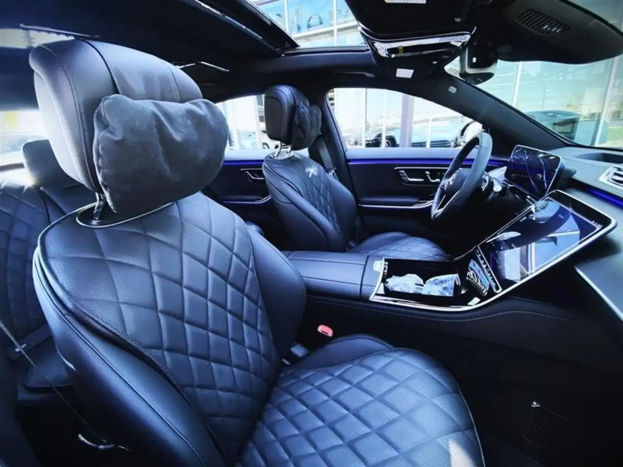 Mercedes-Benz S-Class снимка Mercedes-Benz S-Class