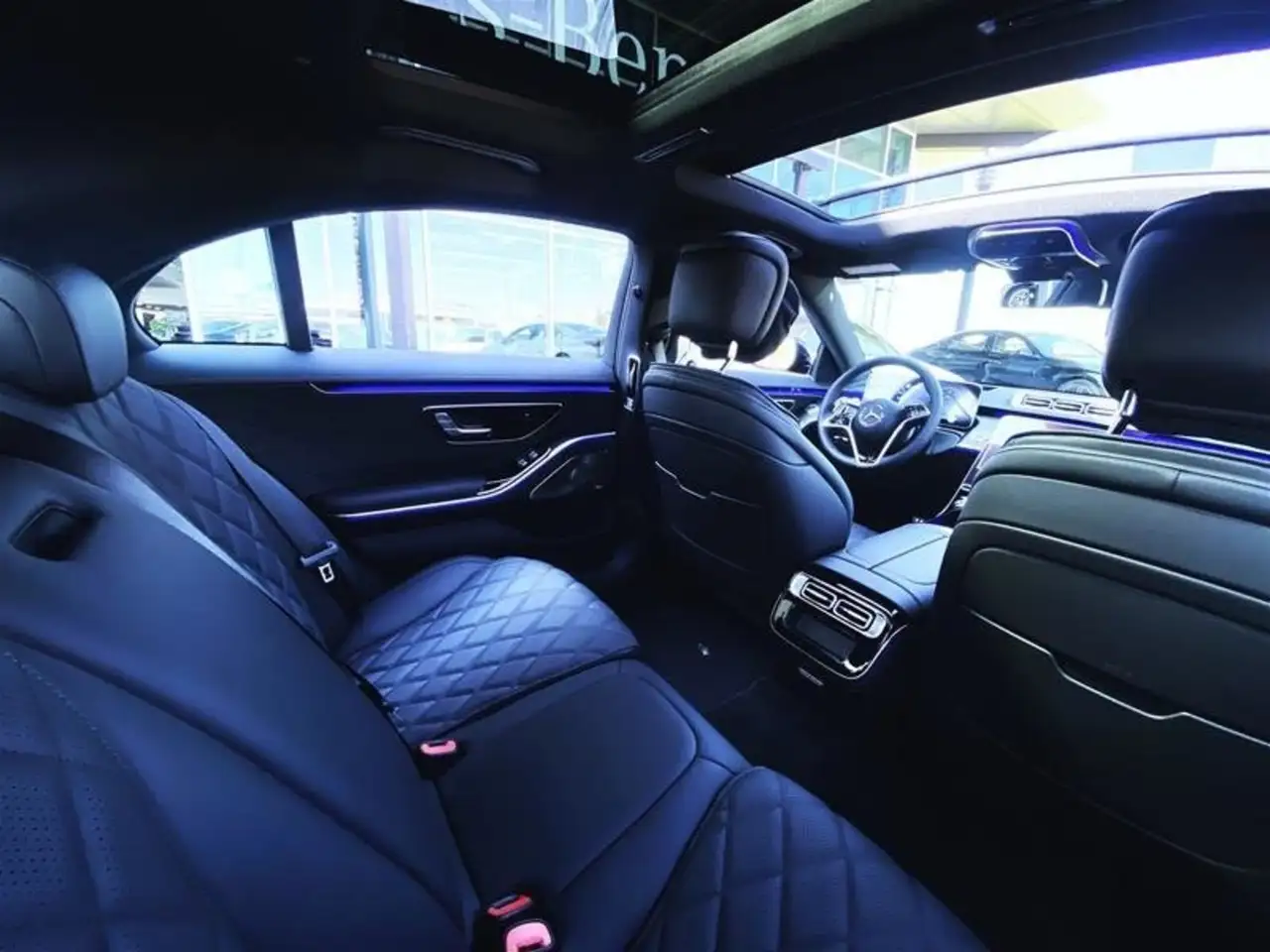 Mercedes-Benz S-Class снимка Mercedes-Benz S-Class