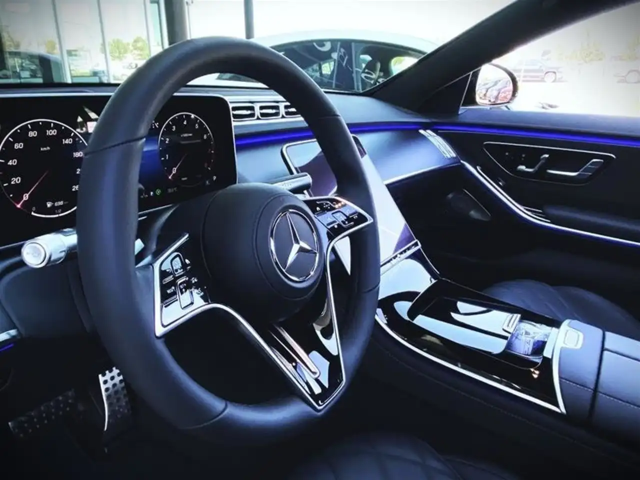Mercedes-Benz S-Class снимка Mercedes-Benz S-Class