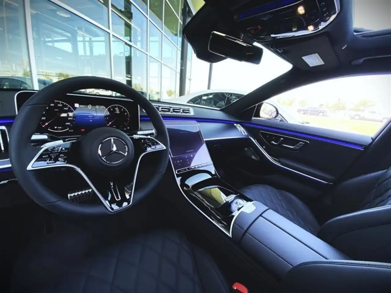 Mercedes-Benz S-Class снимка Mercedes-Benz S-Class
