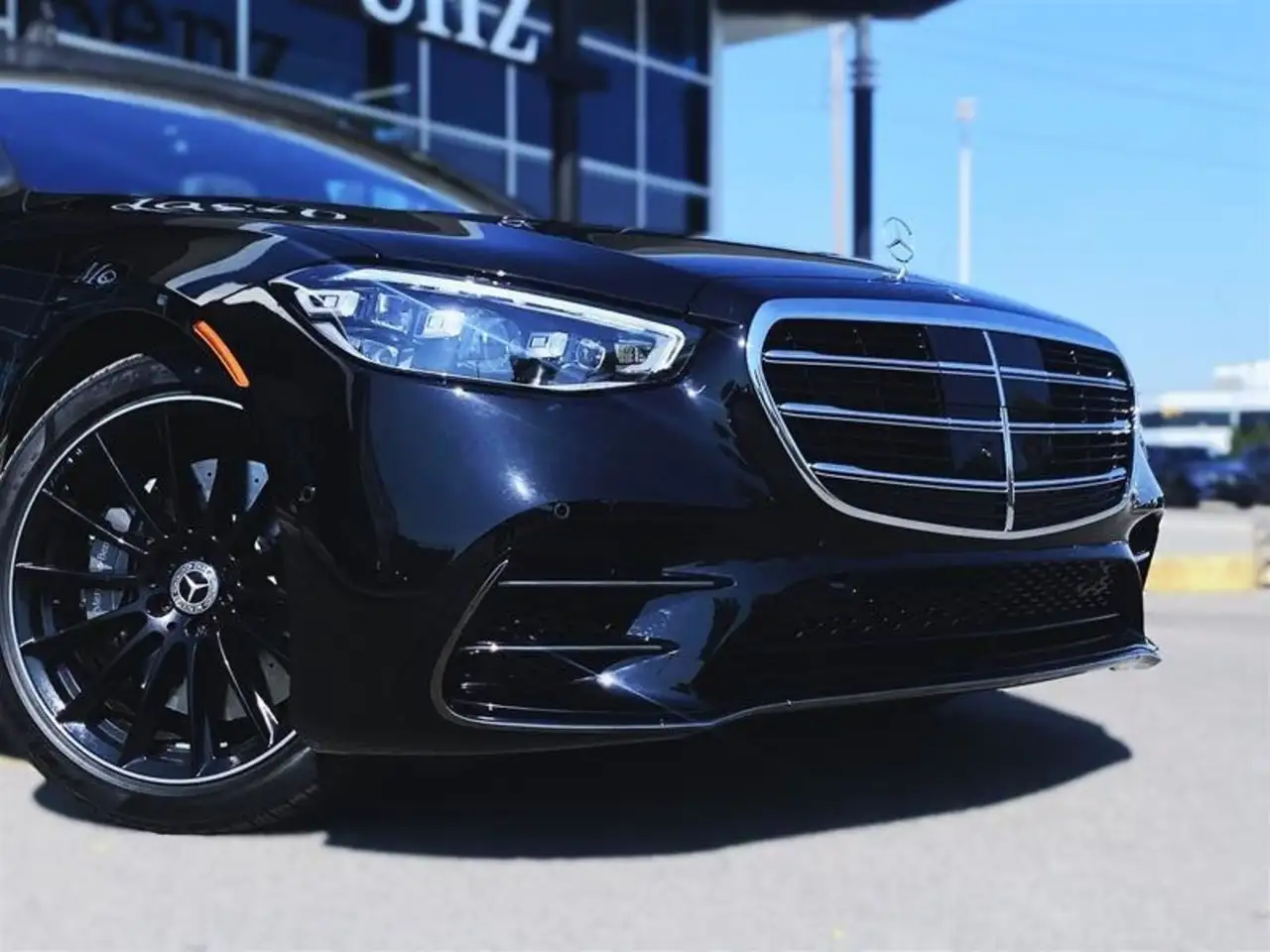 Mercedes-Benz S-Class снимка Mercedes-Benz S-Class