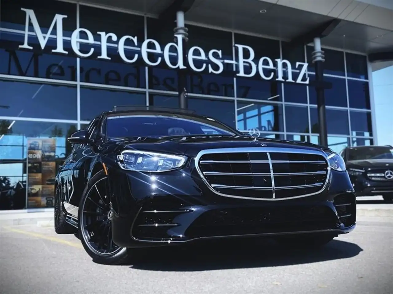 Mercedes-Benz S-Class снимка Mercedes-Benz S-Class