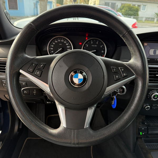 BMW 523 5 TourinEdition Lifestyle — photo 11