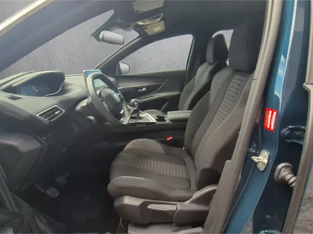 Peugeot 3008 view 9