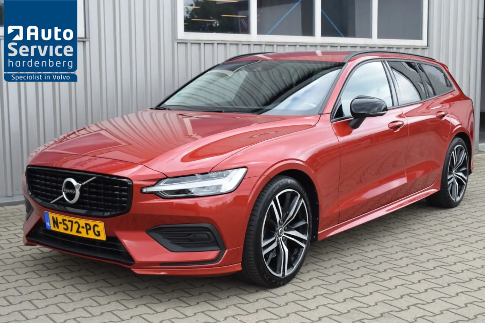 Volvo V60 2.0 B3 163pk AUT Momentum Advantage Styling pakket Orange - 1