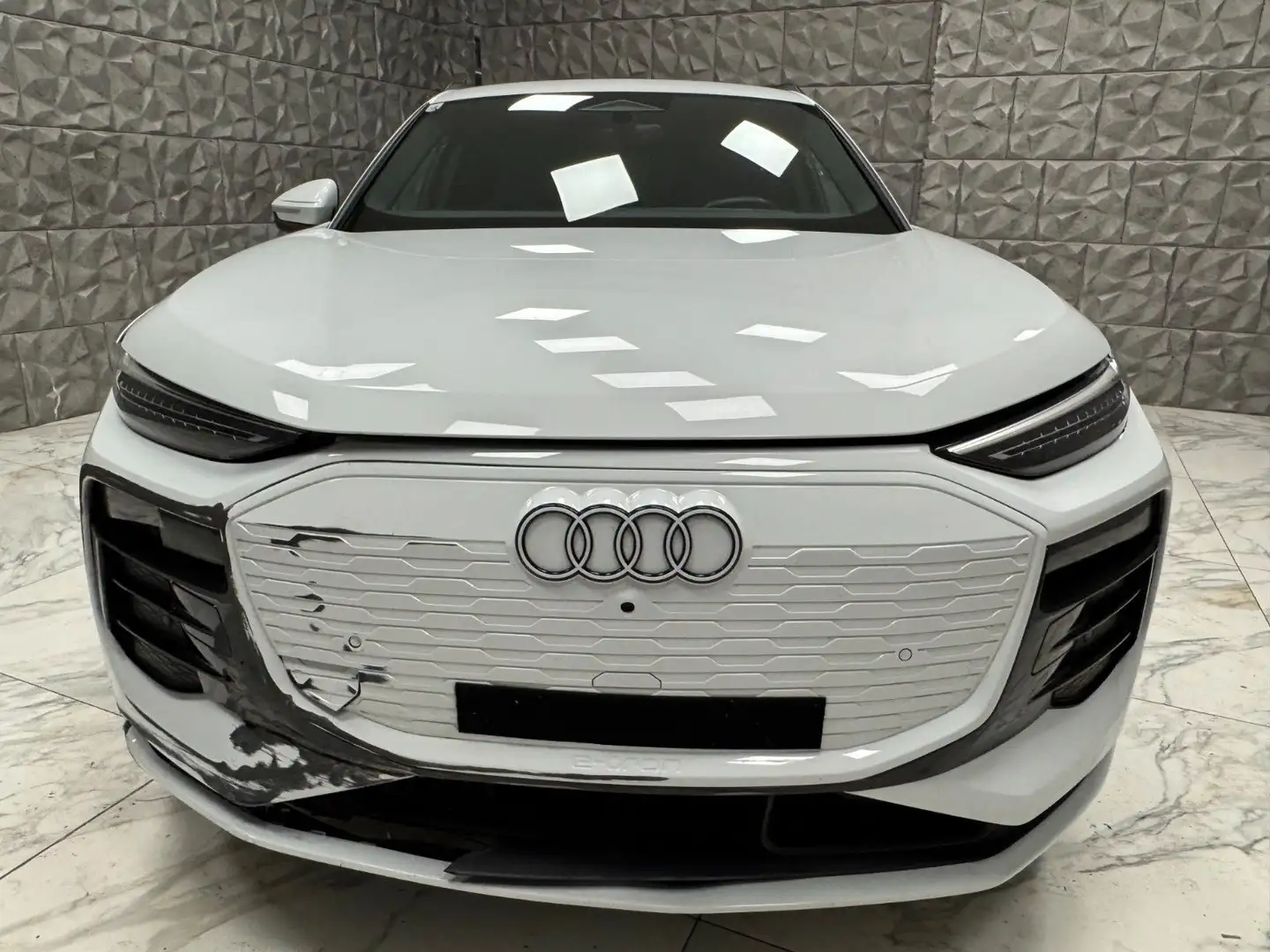 Audi Q6 e-tron quattro 285 kW Business/ S-Line Weiß - 2
