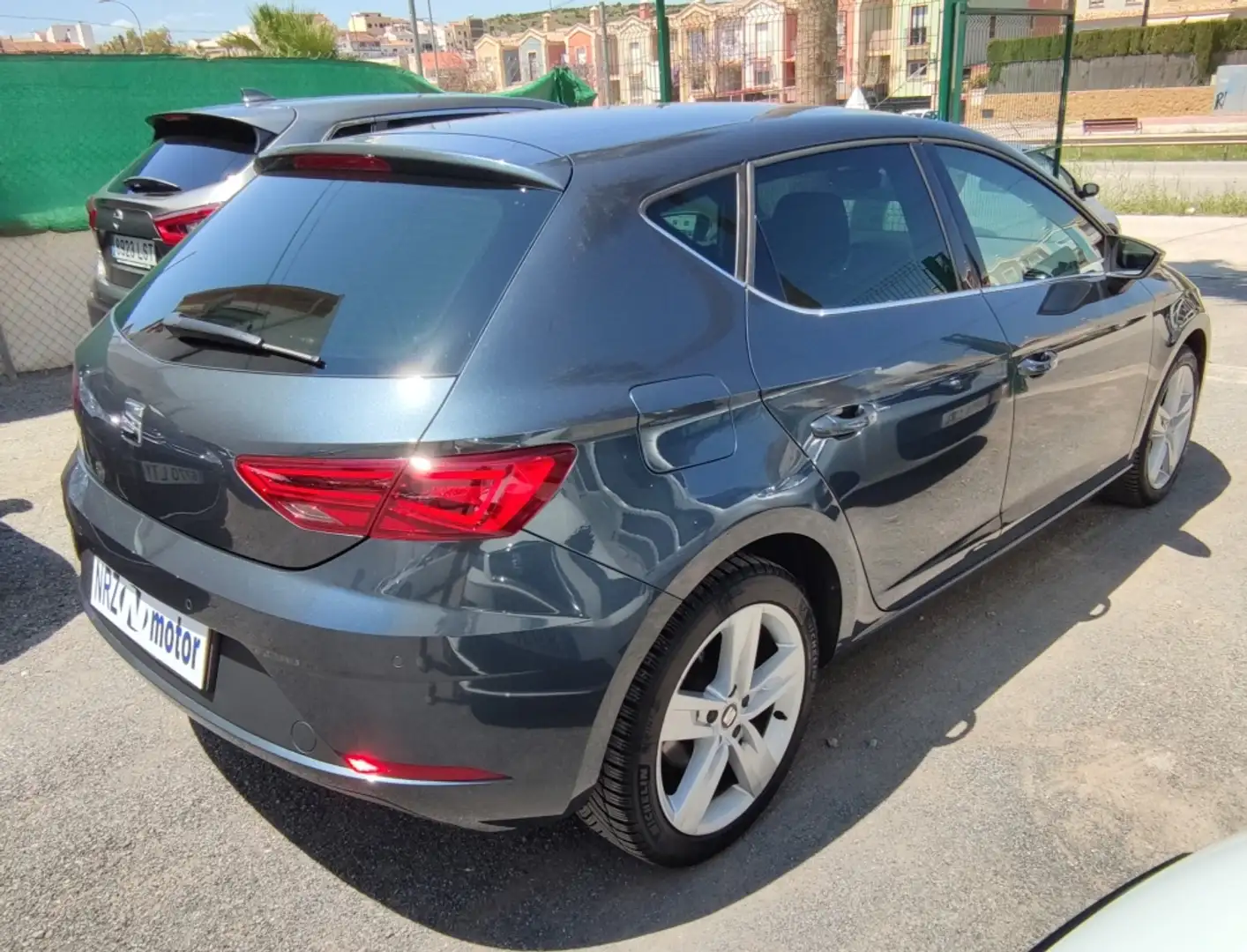 SEAT Leon 1.6TDI CR S&S Style DSG7 115 Azul - 2