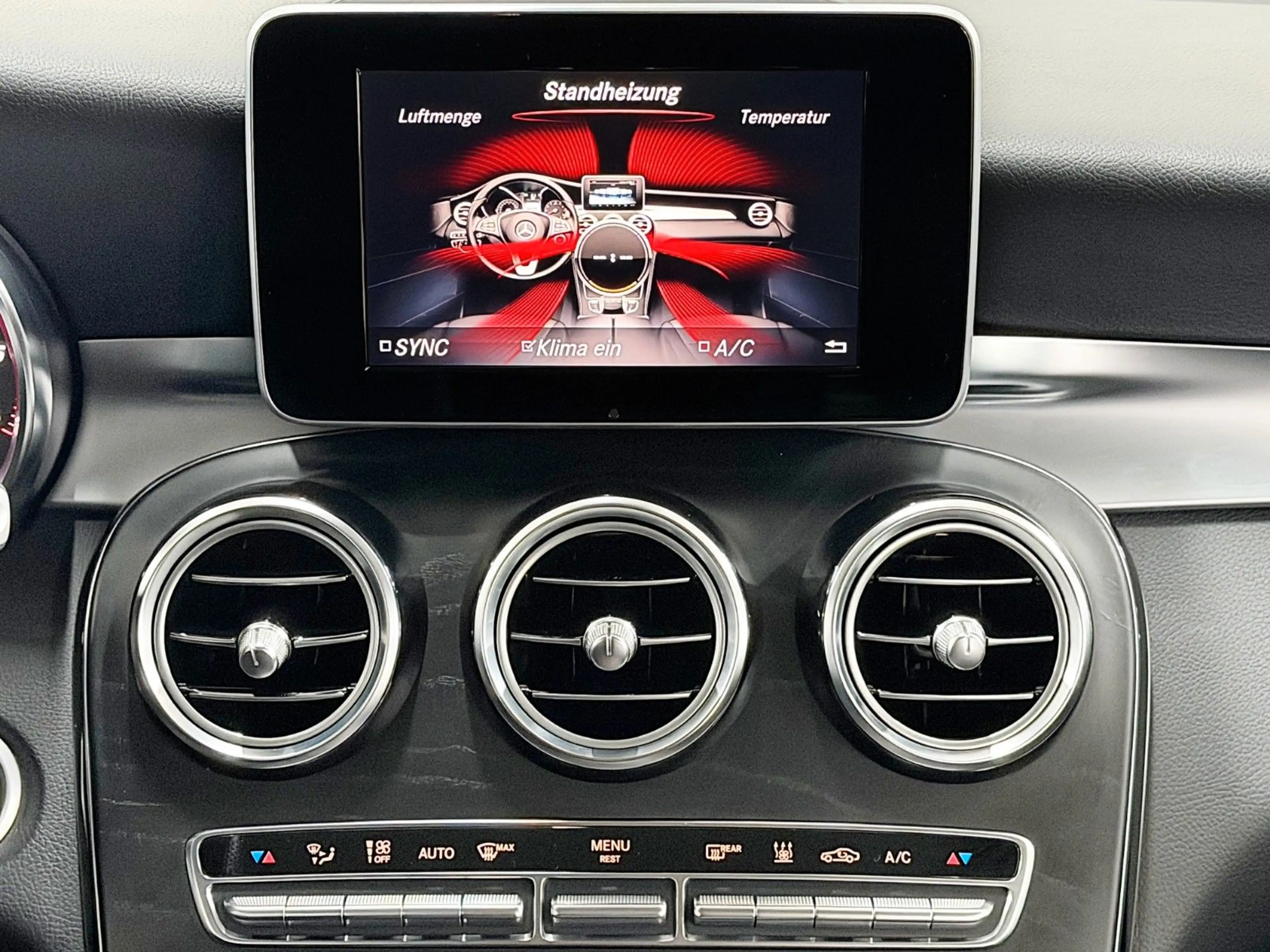 Mercedes-Benz GLC 250 D 4-MATIC AMG LINE*STANDHEIZUNG* — photo 12