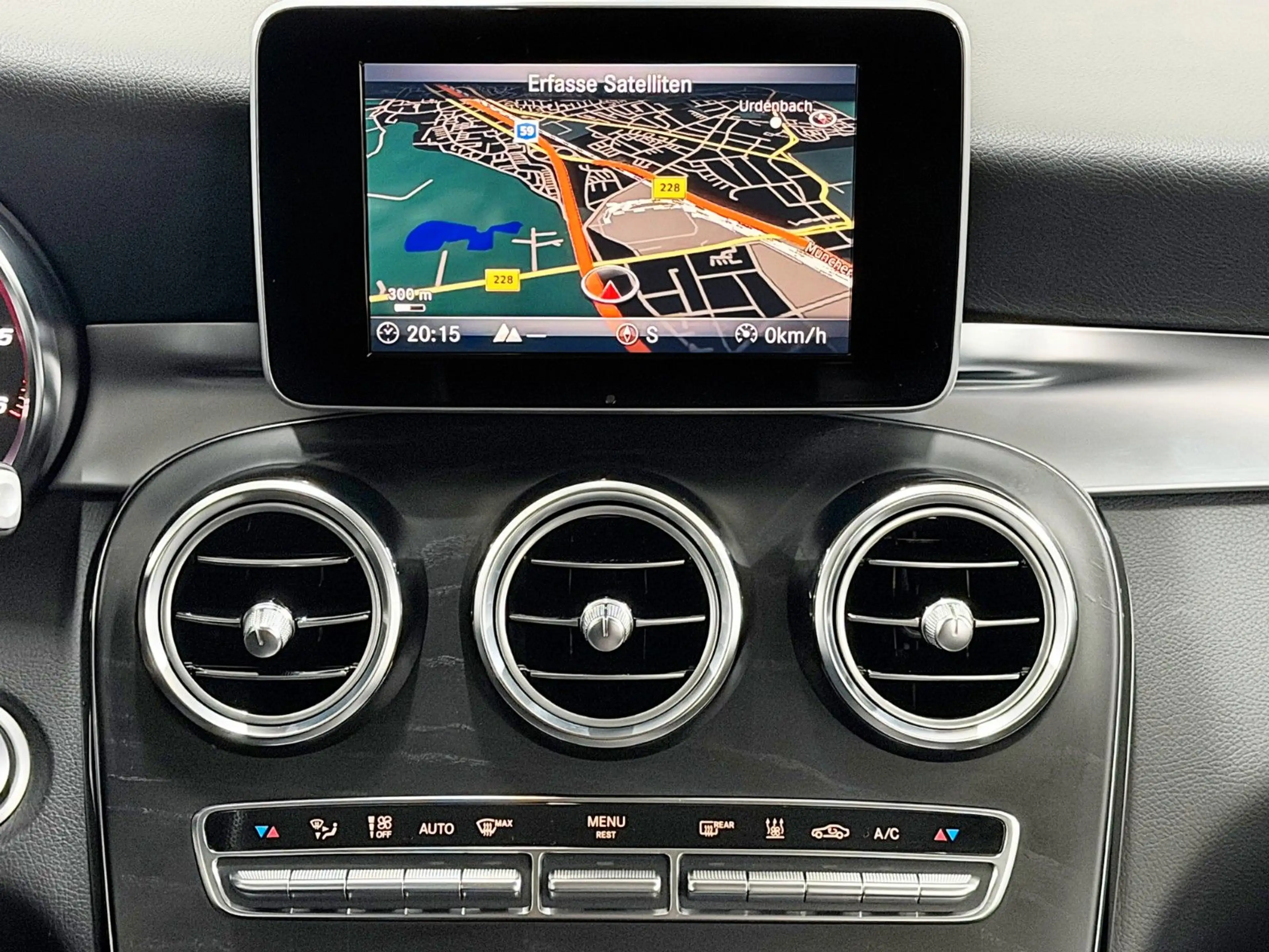 Mercedes-Benz GLC 250 D 4-MATIC AMG LINE*STANDHEIZUNG* — photo 10