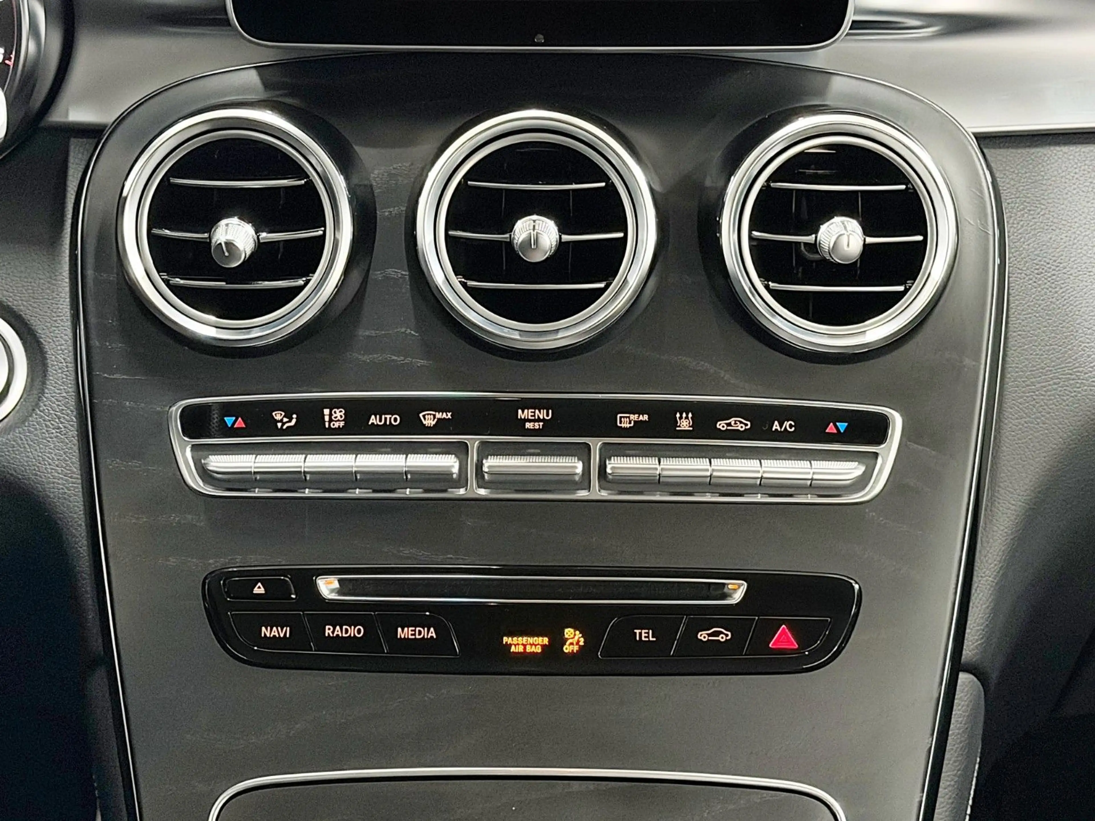 Mercedes-Benz GLC 250 D 4-MATIC AMG LINE*STANDHEIZUNG* — photo 13