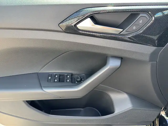 Volkswagen T-Cross view 8