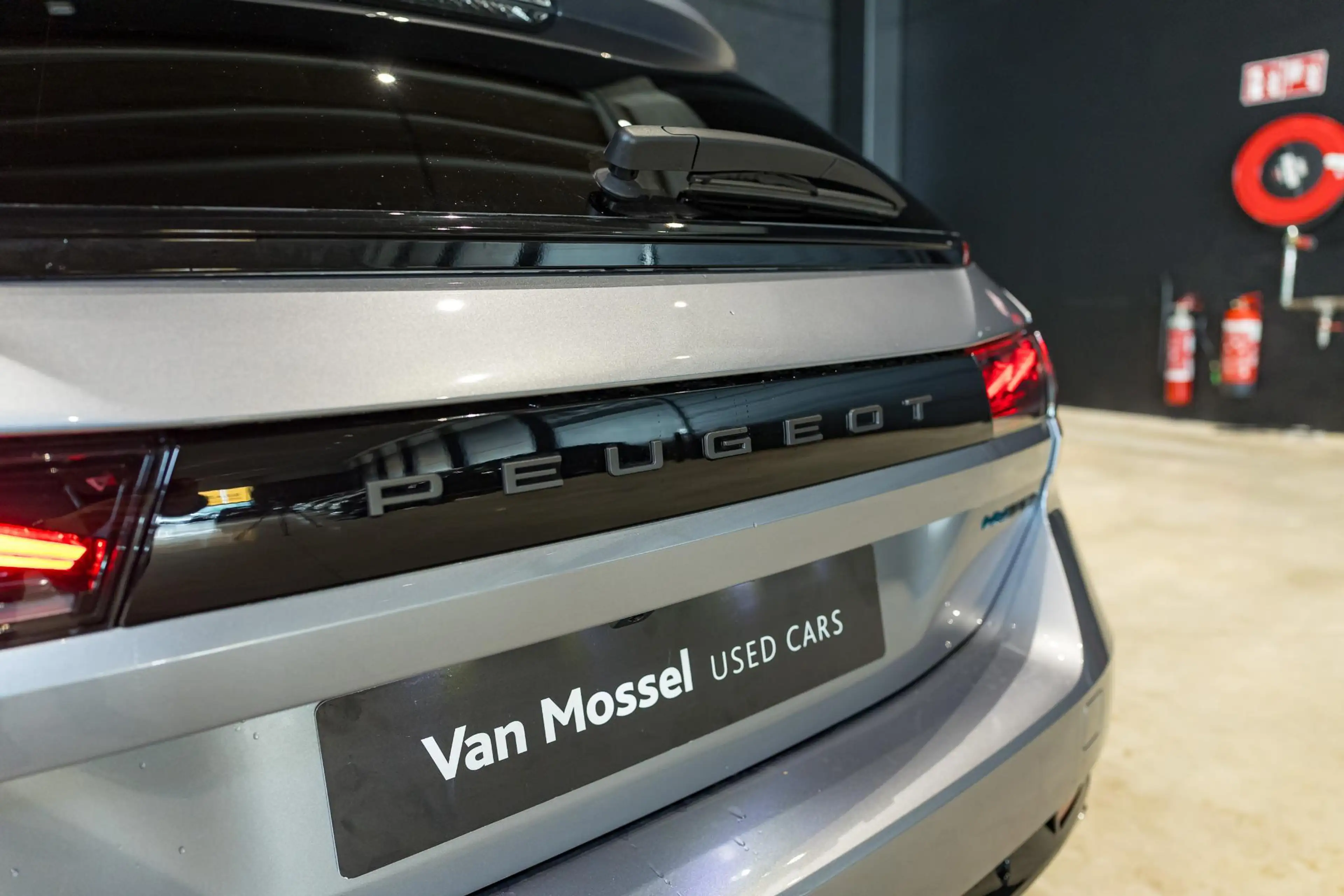 Peugeot 508 SW 1.6 Hybrid 225 e-EAT8 Allure — photo 6