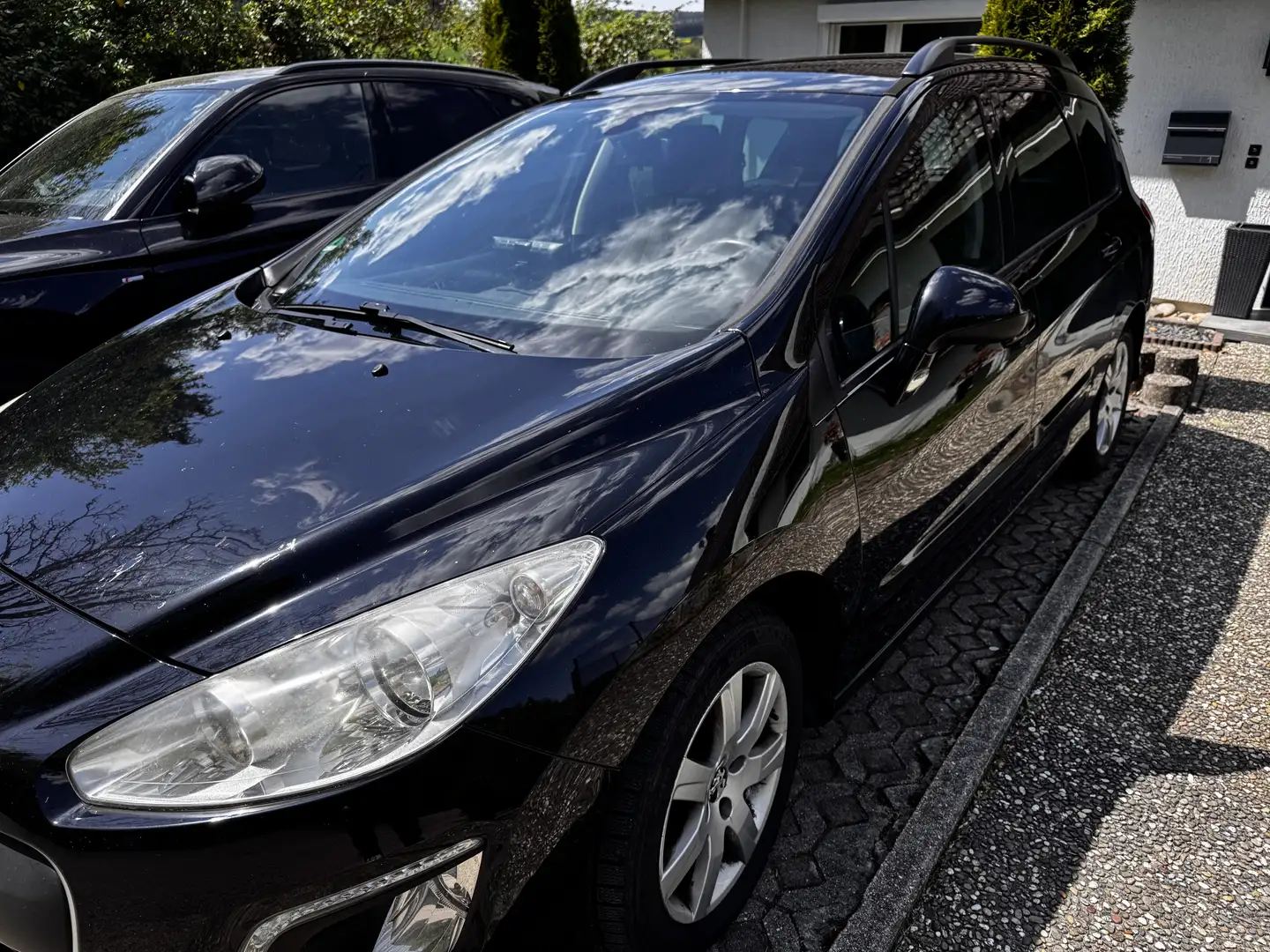 Peugeot 308 Access Schwarz - 2