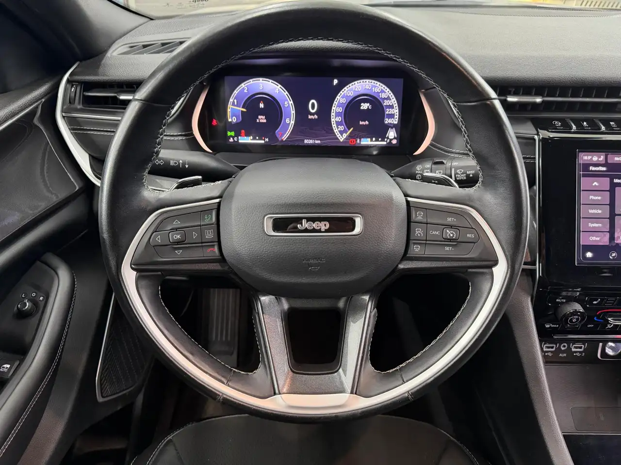 Jeep Grand Cherokee снимка Jeep Grand Cherokee
