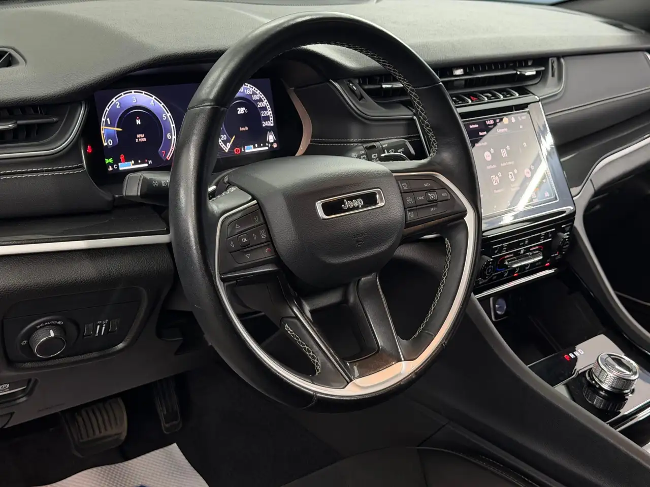 Jeep Grand Cherokee снимка Jeep Grand Cherokee