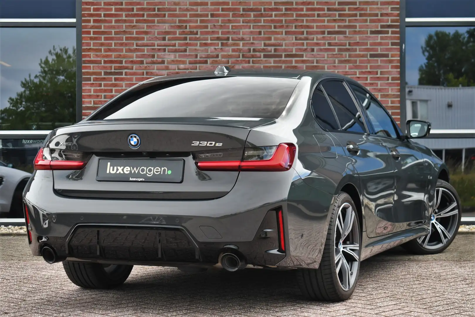 BMW 330 3-serie 330e xDrive M-Sport Pro Dravit H/K 19inch Gris - 2
