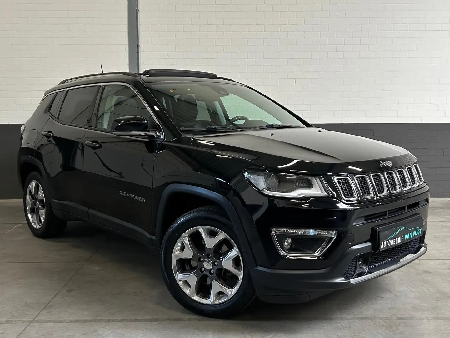 Jeep Compass 1.4 MultiAir Limited, Panoramadak, pdc, airco, nav Zwart - 2