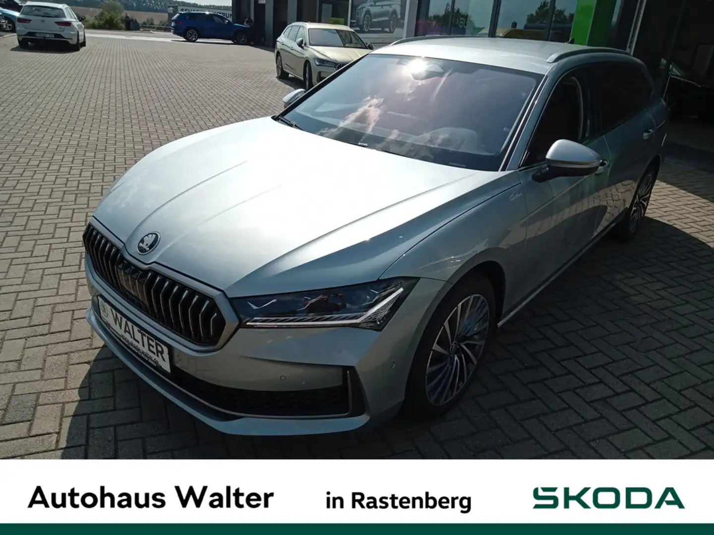 Skoda Superb Combi 2.0 TDI L&K Silber - 1
