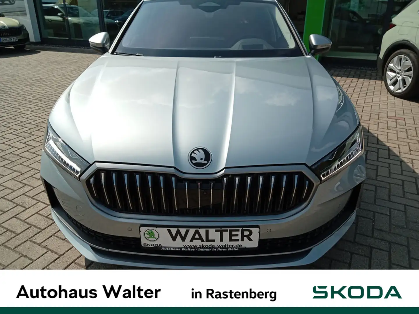 Skoda Superb Combi 2.0 TDI L&K Silber - 2