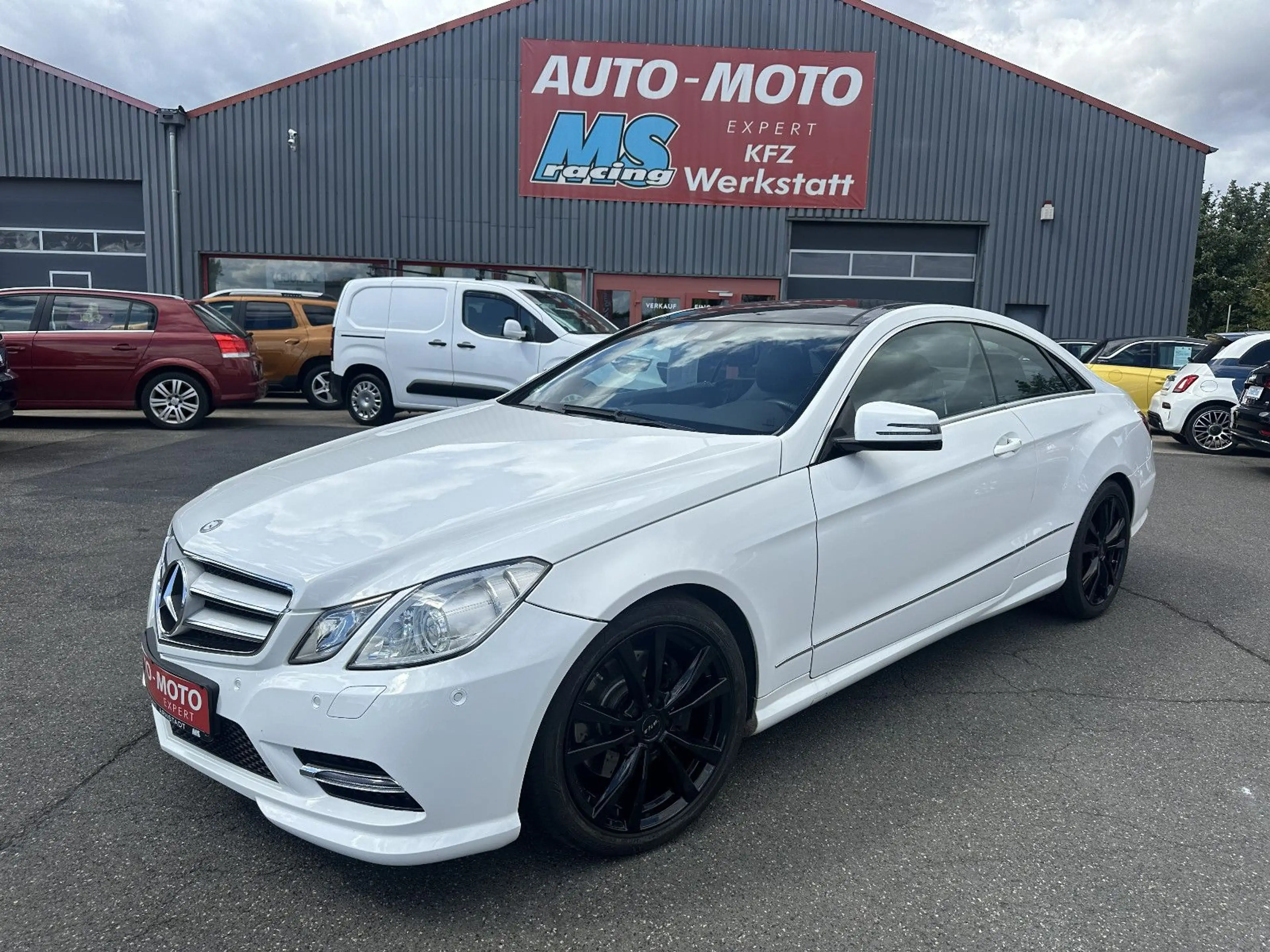 Mercedes-Benz E 250 E Coupe*Autom*Panorama*Leder*AHK*AMG — photo 11