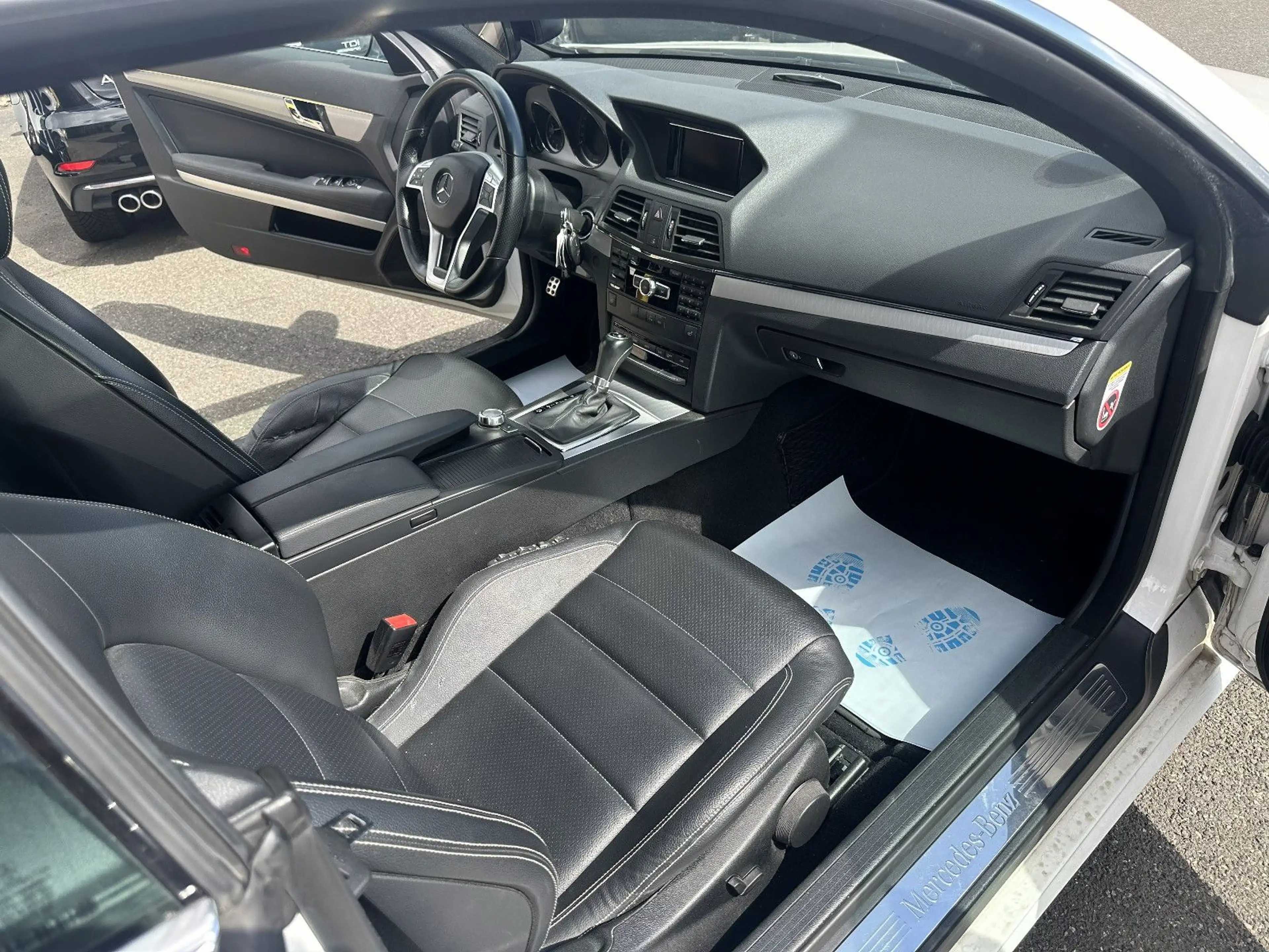 Mercedes-Benz E 250 E Coupe*Autom*Panorama*Leder*AHK*AMG — photo 9