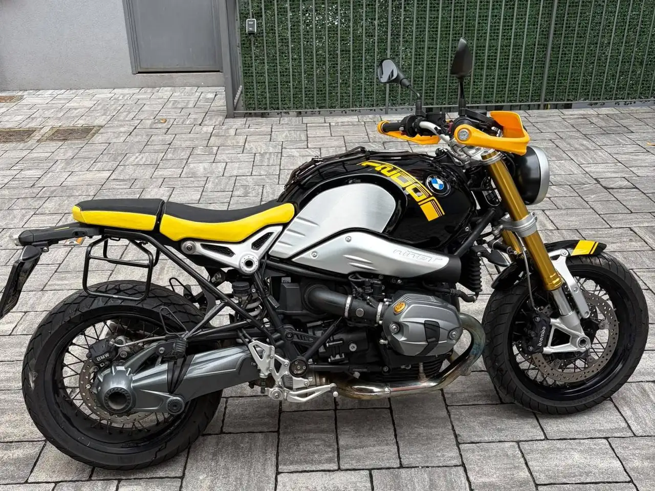 BMW R nineT
