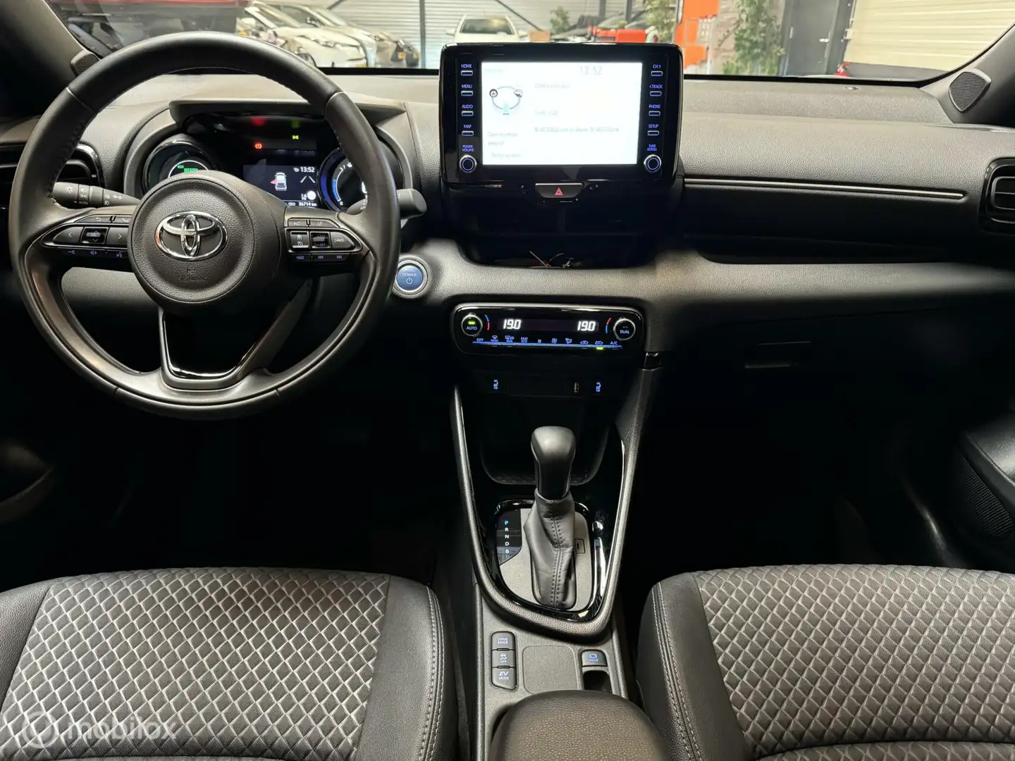 Toyota Yaris 1.5 Executive CarPlay|17"LM-Velgen|Keyless Blanco - 2