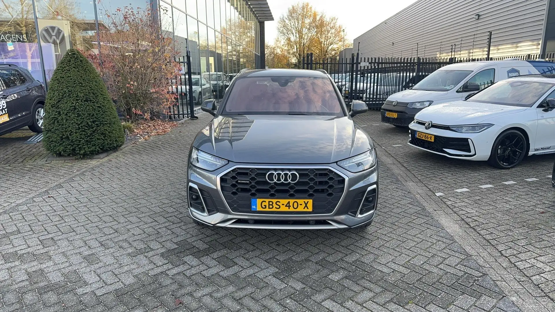 Audi Q5 55 TFSI e S edition Gris - 2