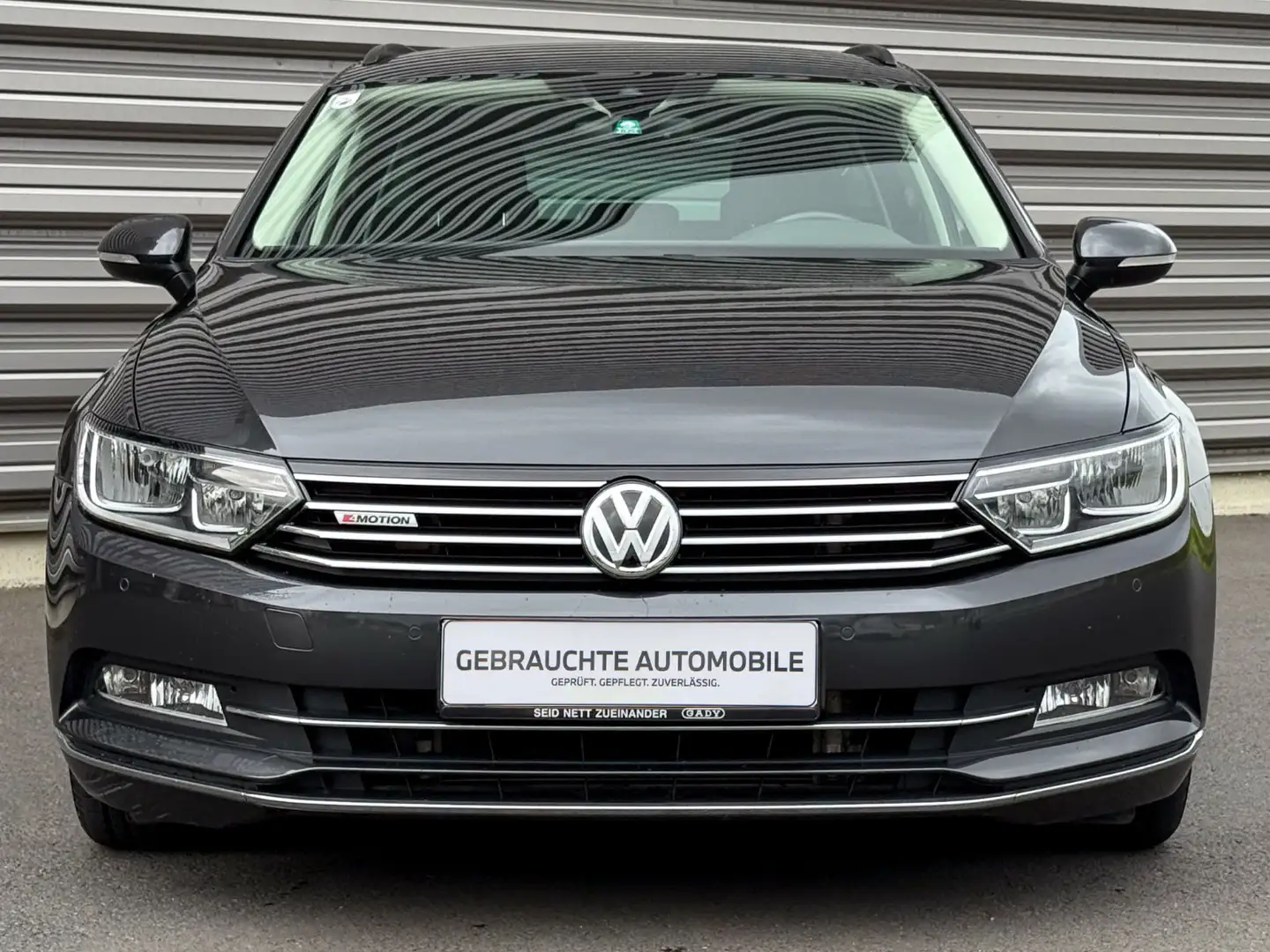 Volkswagen Passat Grau - 2