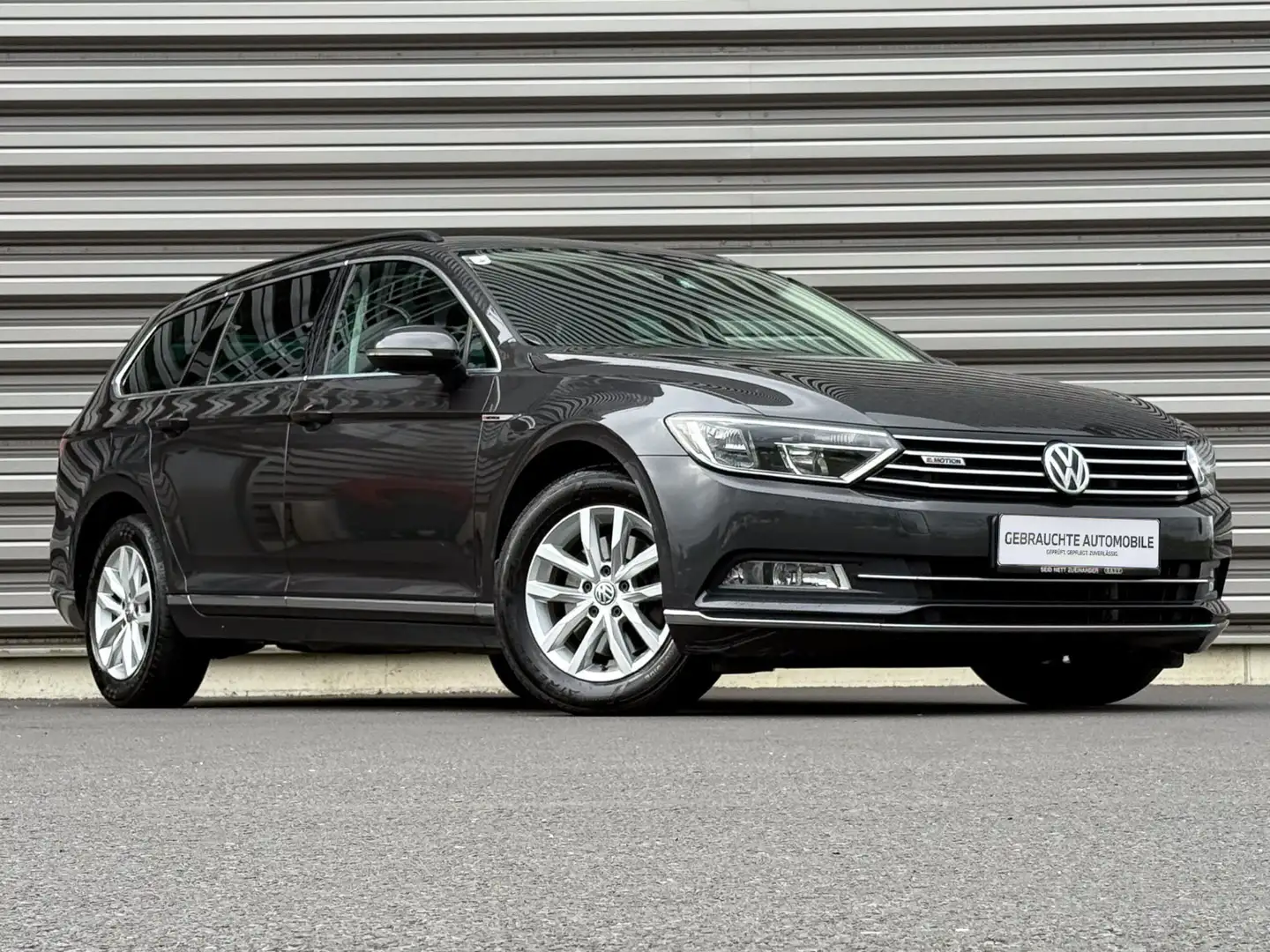 Volkswagen Passat Grau - 1