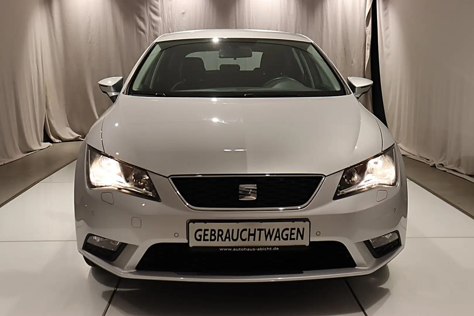 SEAT Leon 1.4 TSI Style 125 PS PDC NAVI SHZ BT ZV Klima Silber - 2